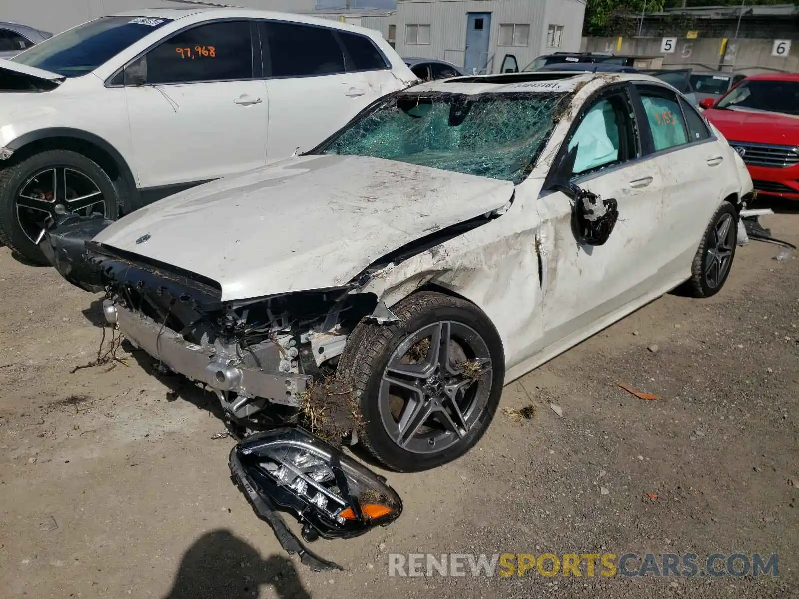 2 Фотография поврежденного автомобиля W1KWF8DBXLR599711 MERCEDES-BENZ C CLASS 2020