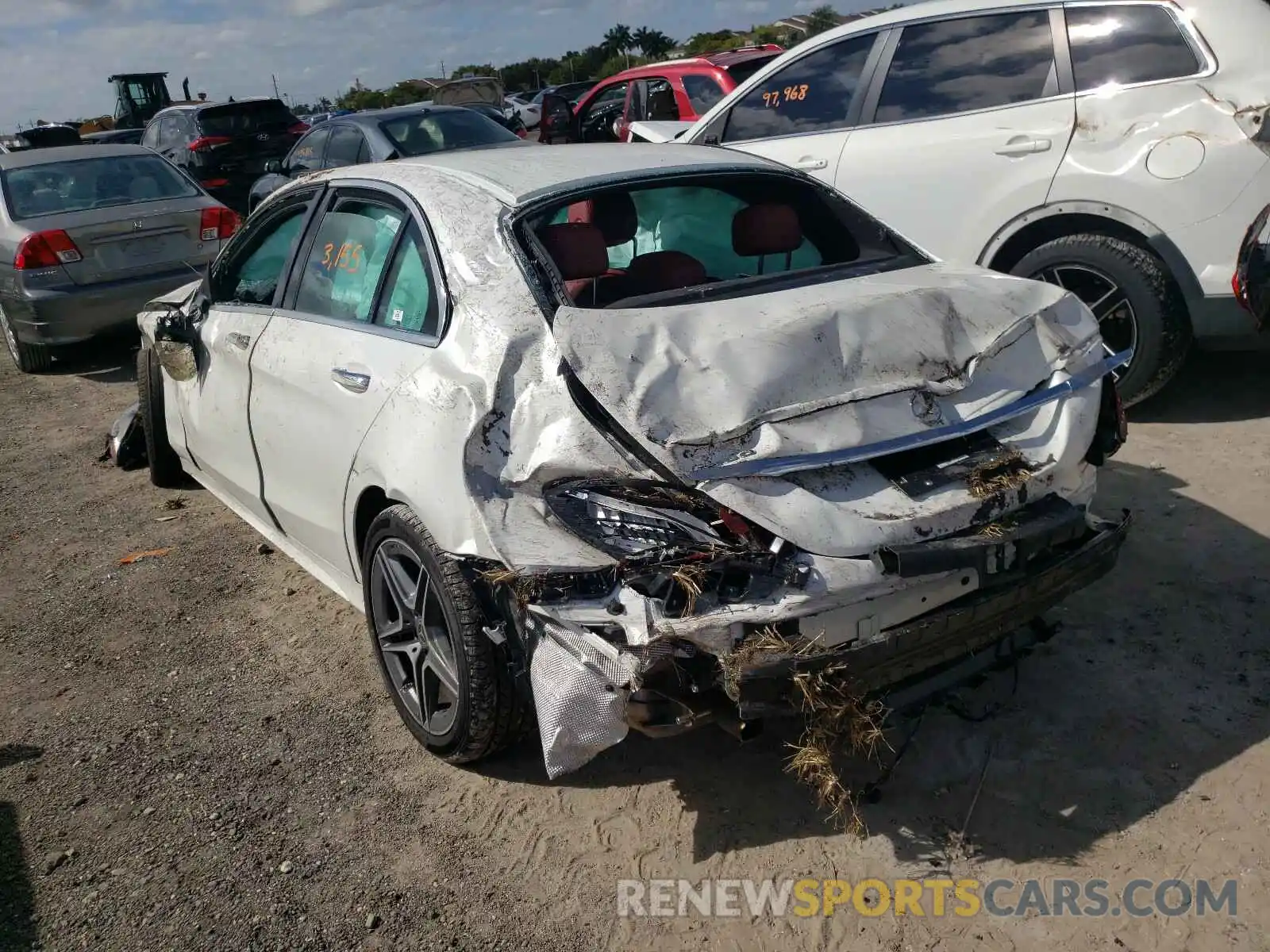 3 Фотография поврежденного автомобиля W1KWF8DBXLR599711 MERCEDES-BENZ C CLASS 2020
