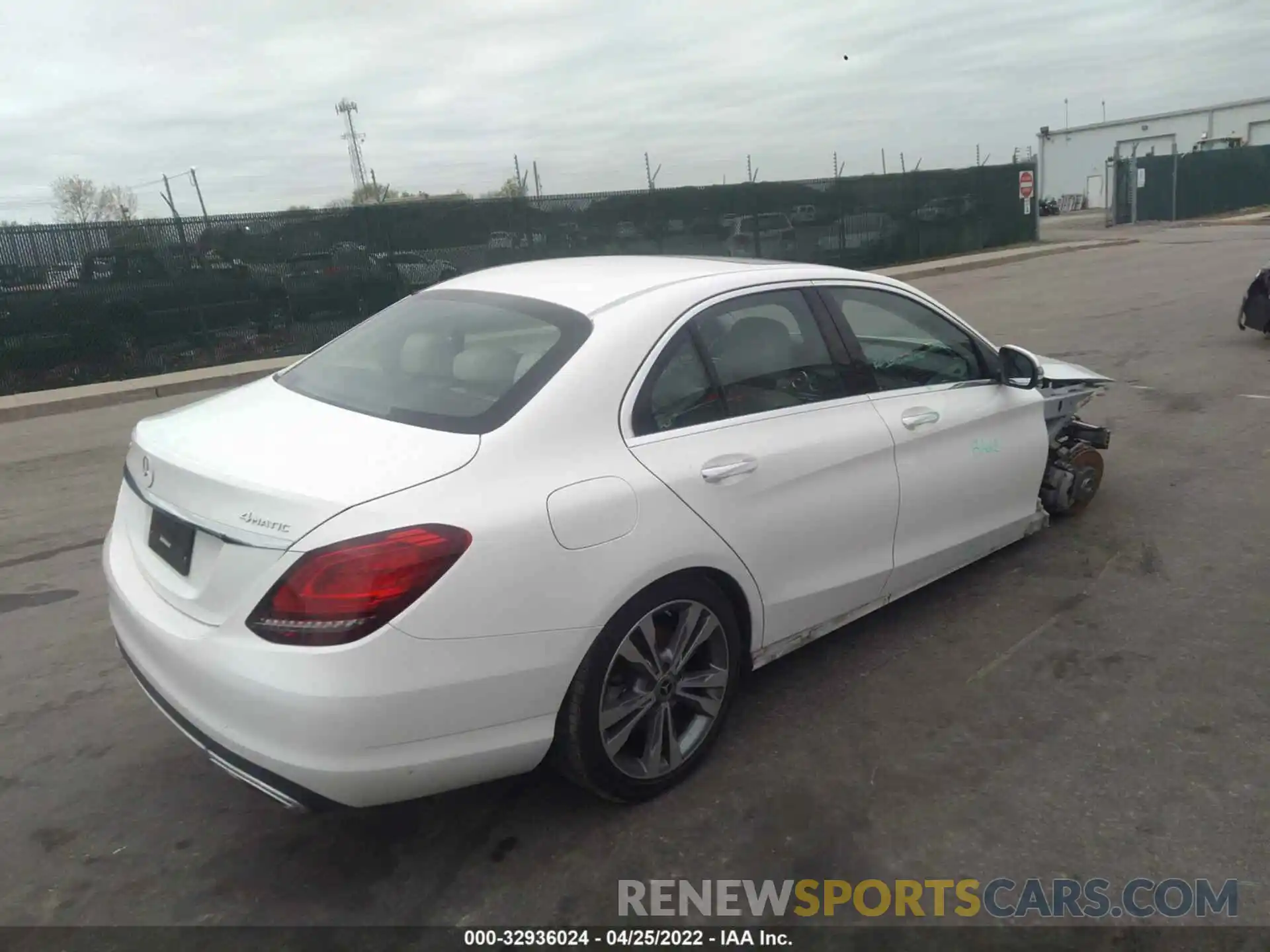 4 Фотография поврежденного автомобиля W1KWF8EB9LR570280 MERCEDES-BENZ C-CLASS 2020