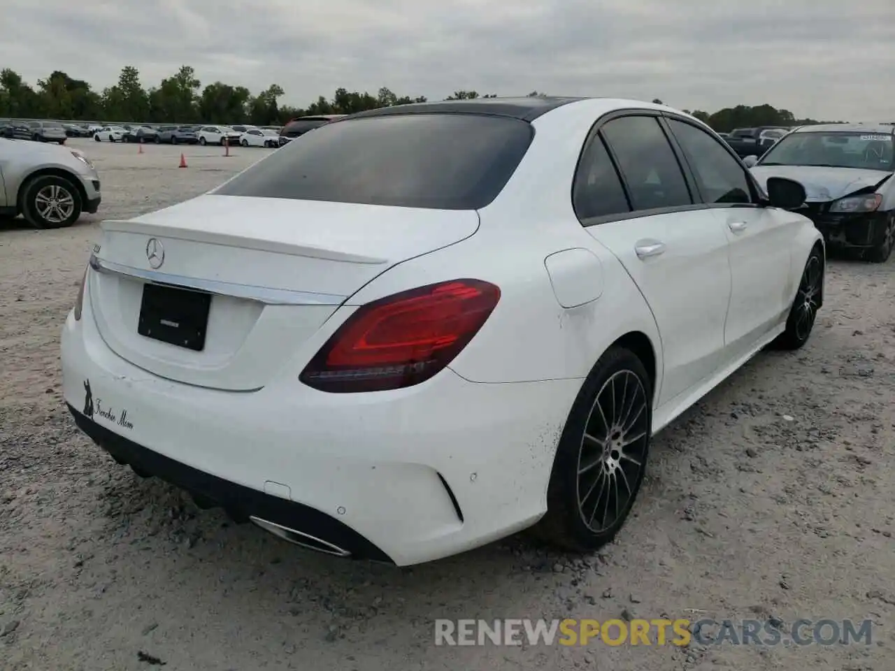 4 Photograph of a damaged car WDDWF8DB2LR526753 MERCEDES-BENZ C-CLASS 2020