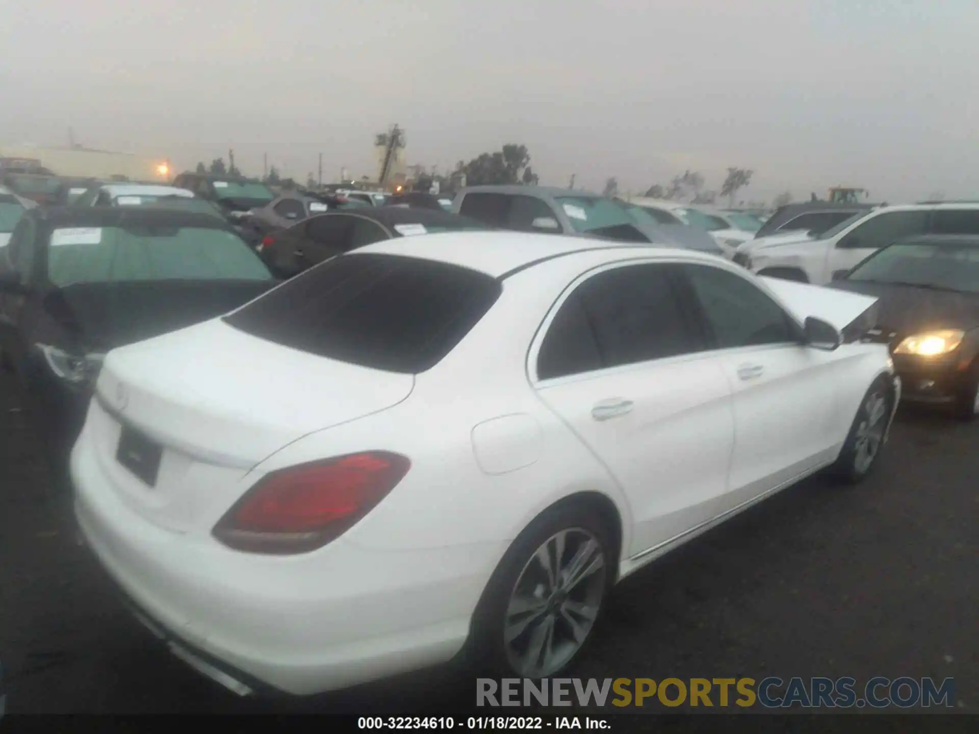 4 Photograph of a damaged car WDDWF8DB2LR543147 MERCEDES-BENZ C-CLASS 2020