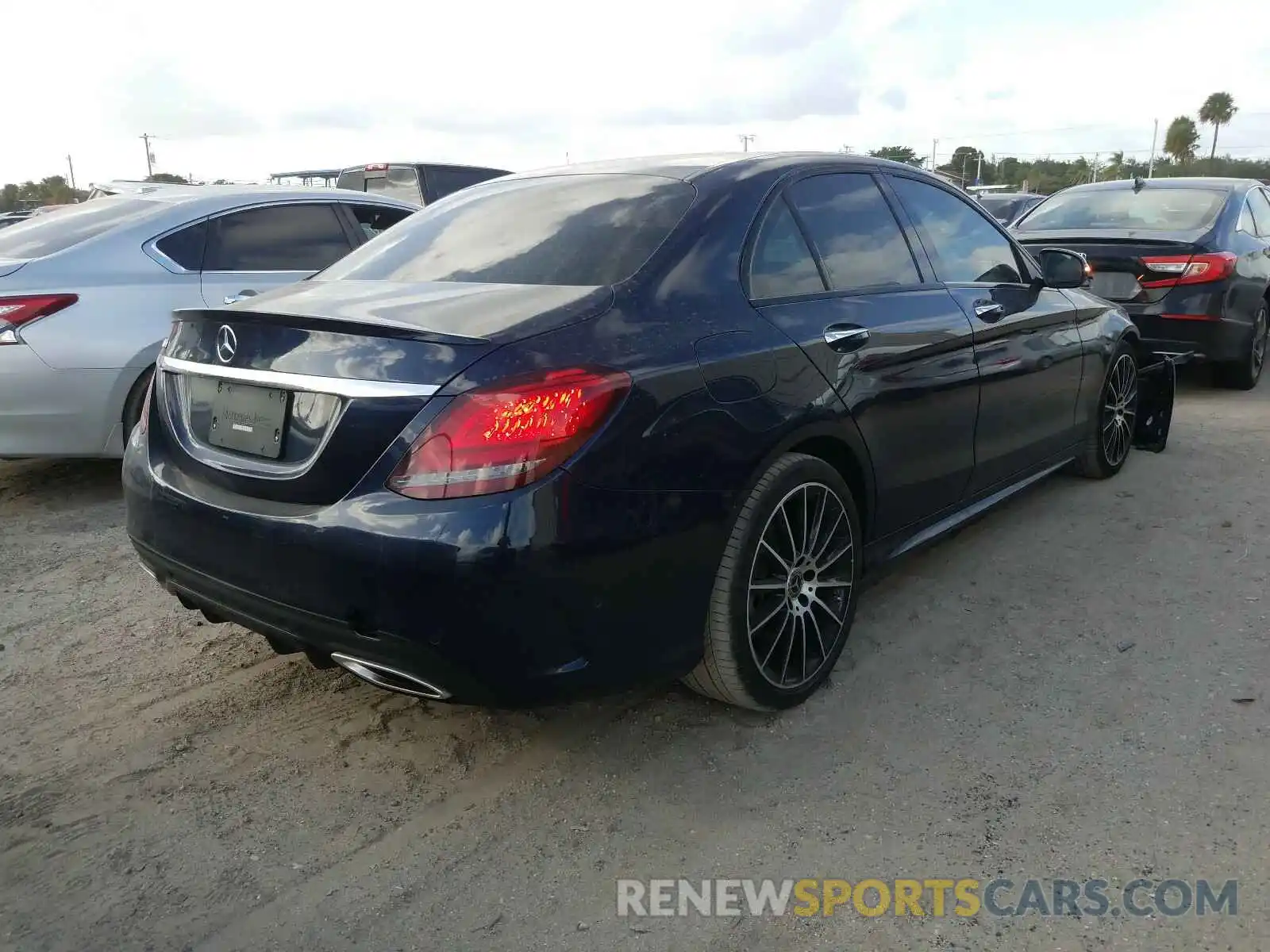 4 Photograph of a damaged car WDDWF8DB3LR525787 MERCEDES-BENZ C CLASS 2020