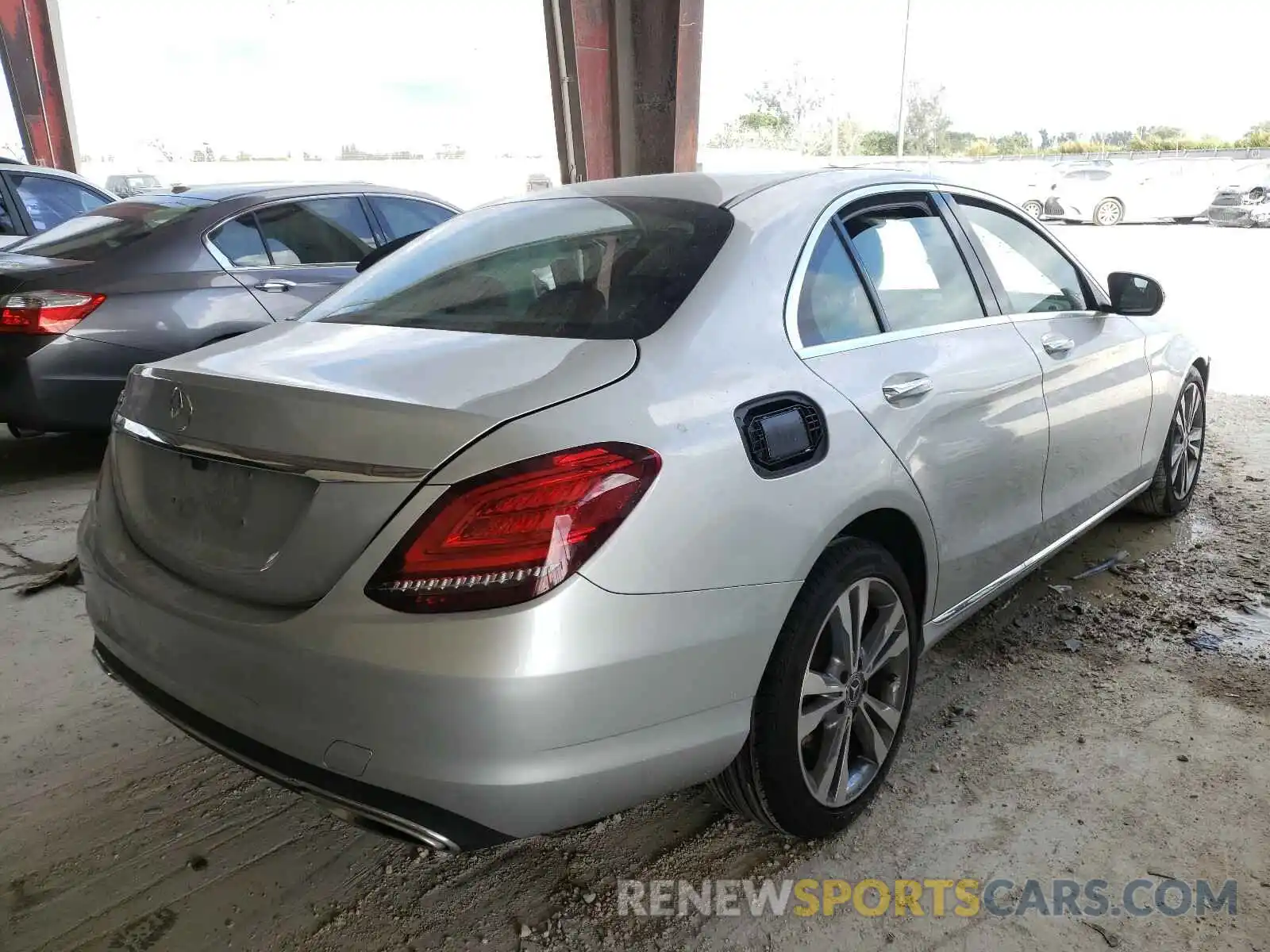 4 Photograph of a damaged car WDDWF8DB6LR534581 MERCEDES-BENZ C CLASS 2020