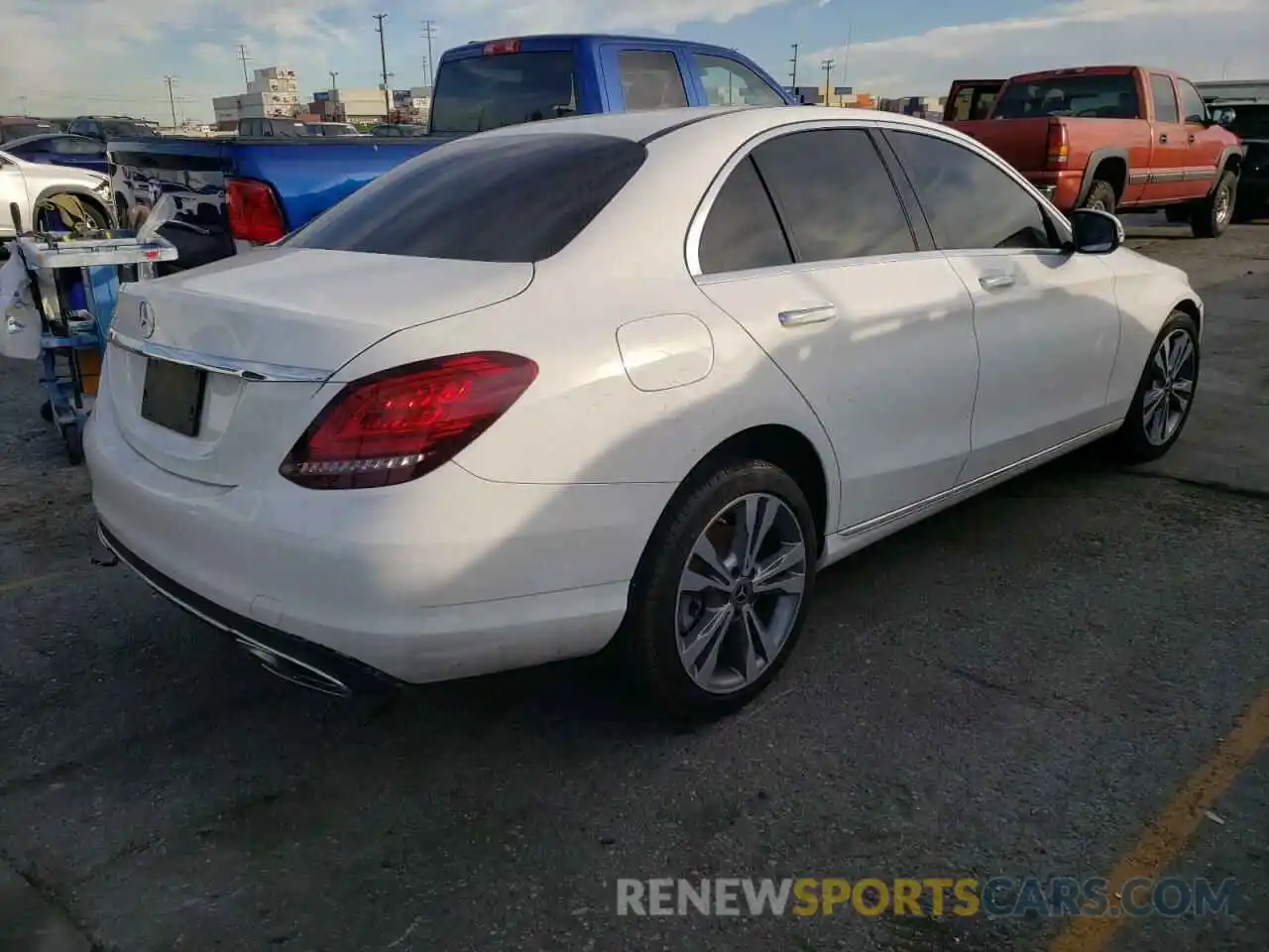 4 Photograph of a damaged car WDDWF8DB6LR562591 MERCEDES-BENZ C-CLASS 2020