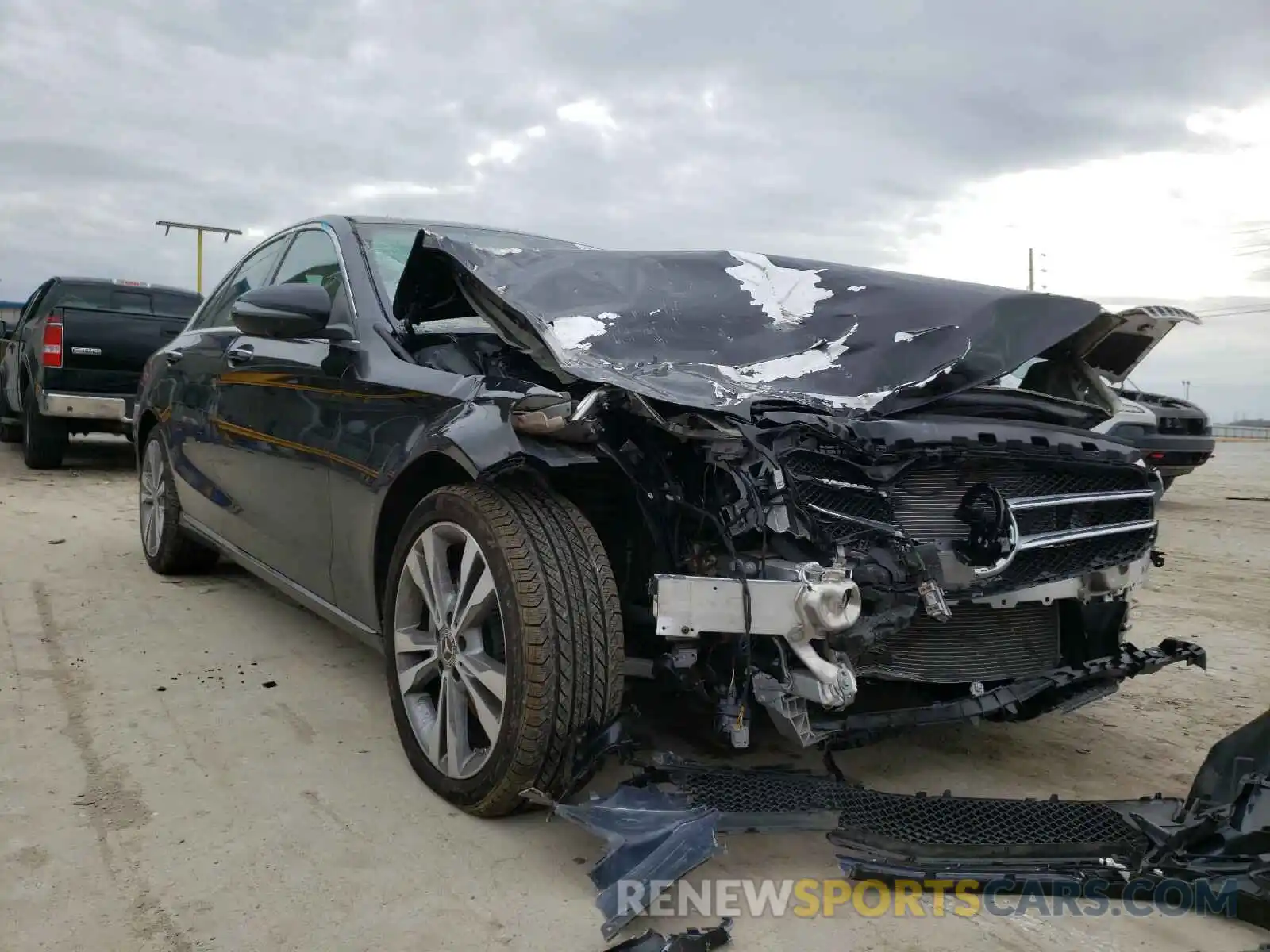 1 Photograph of a damaged car WDDWF8DBXLR561766 MERCEDES-BENZ C CLASS 2020