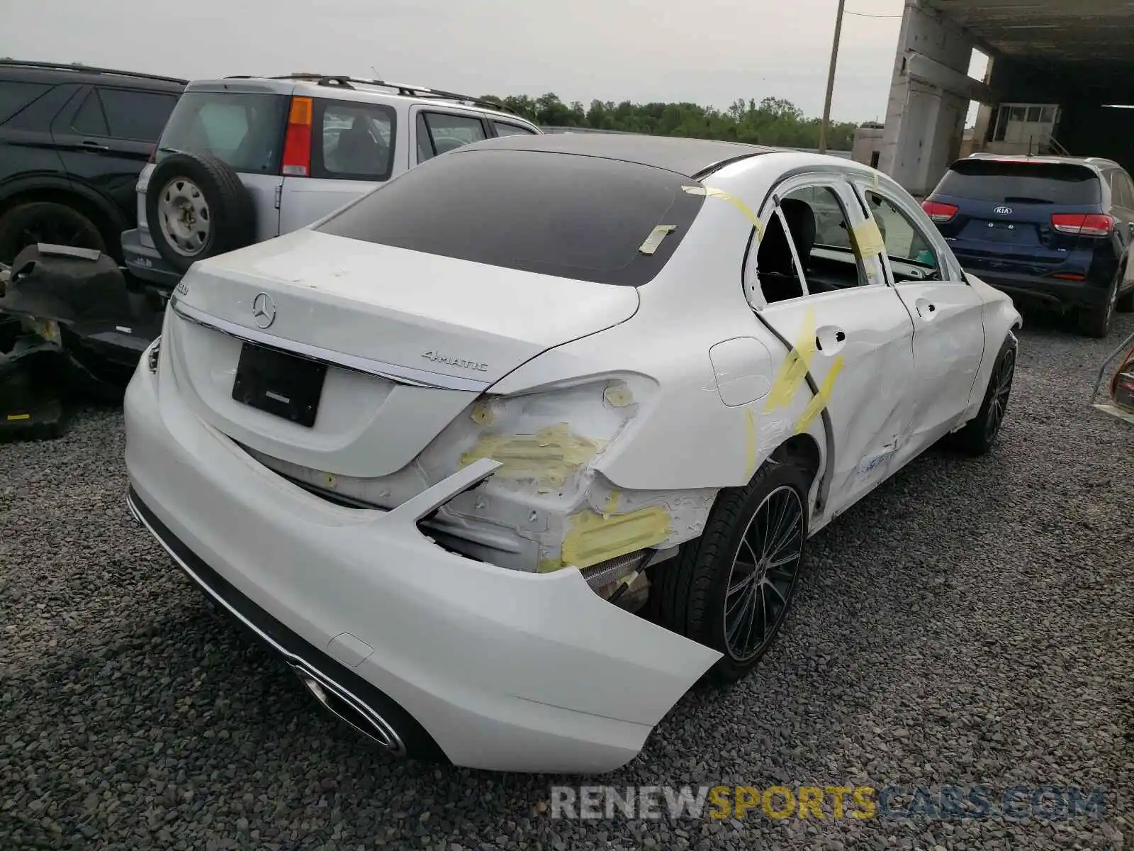 4 Photograph of a damaged car WDDWF8EBXLR526353 MERCEDES-BENZ C CLASS 2020