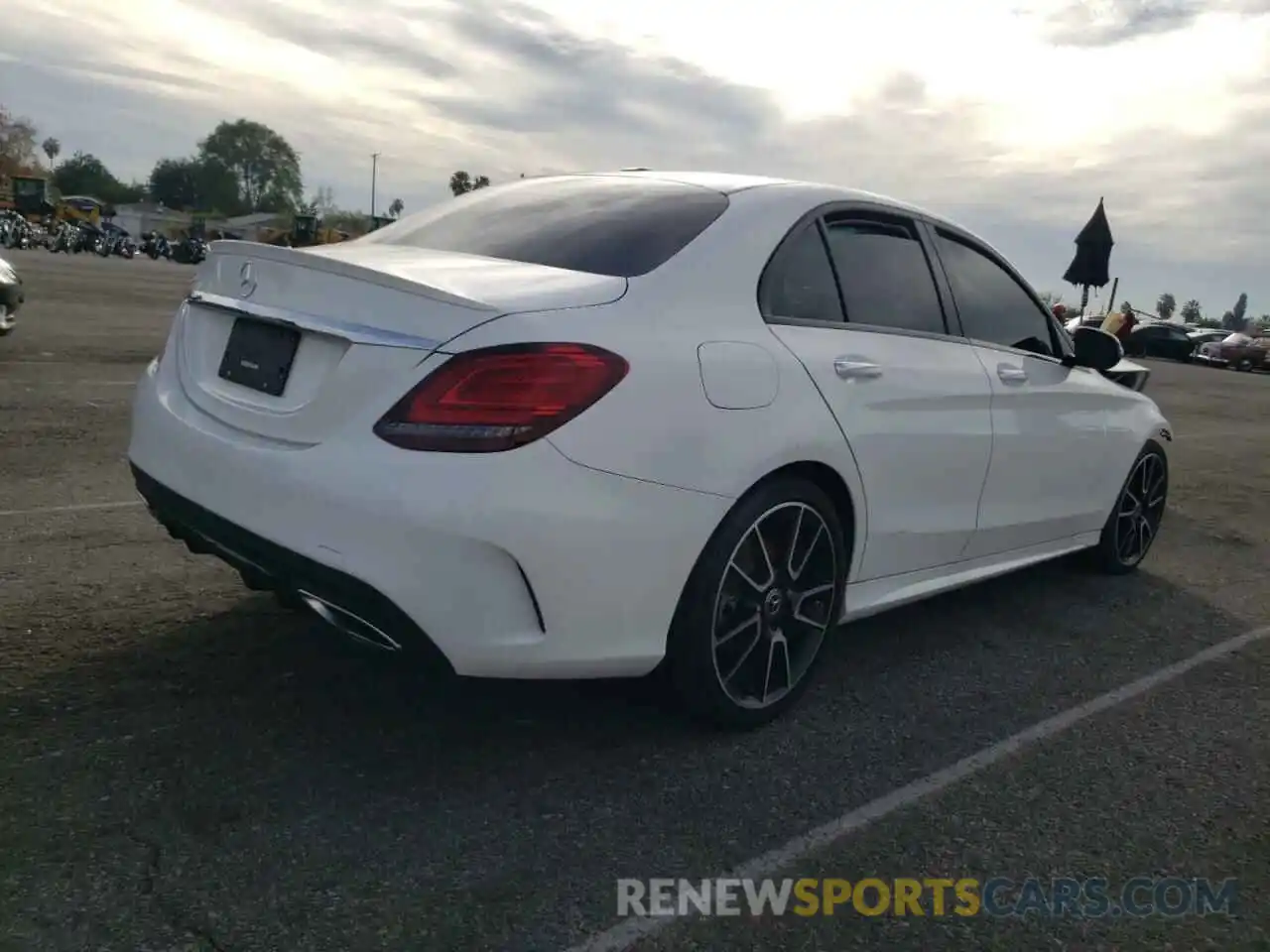 4 Photograph of a damaged car W1KWF8DB1MR609804 MERCEDES-BENZ C-CLASS 2021