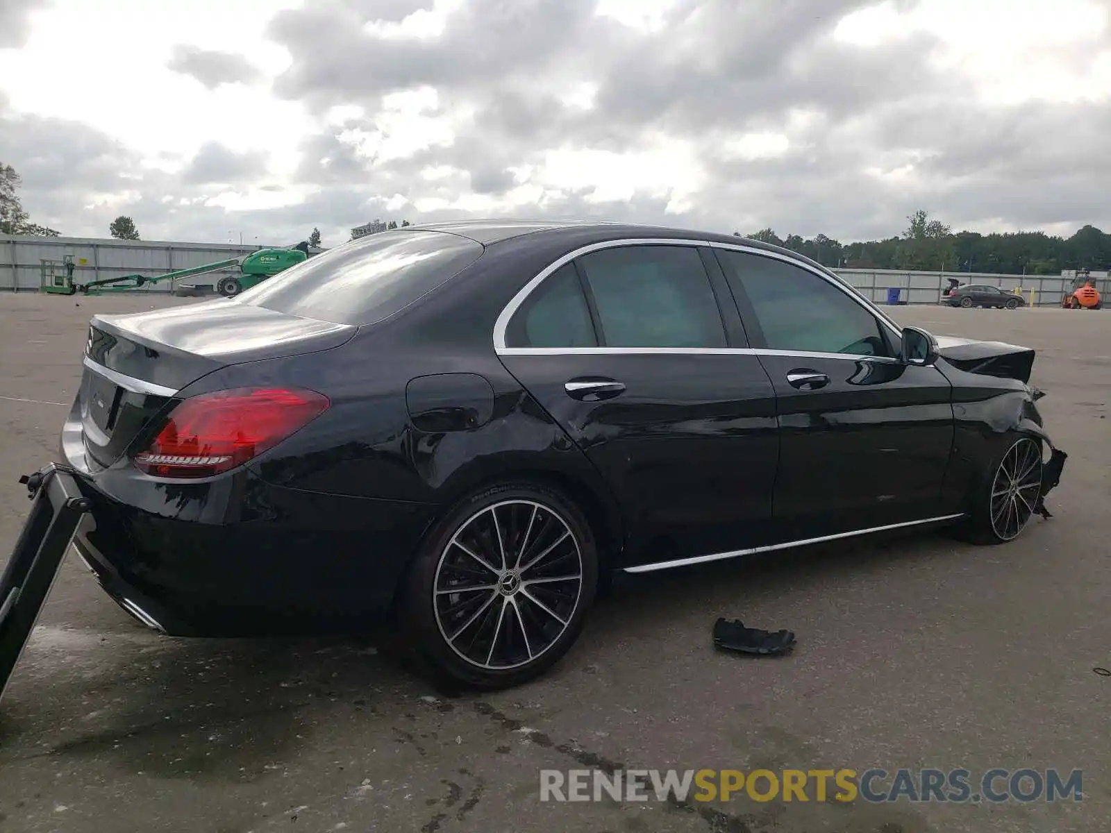 4 Photograph of a damaged car W1KWF8DB6MR650381 MERCEDES-BENZ C-CLASS 2021