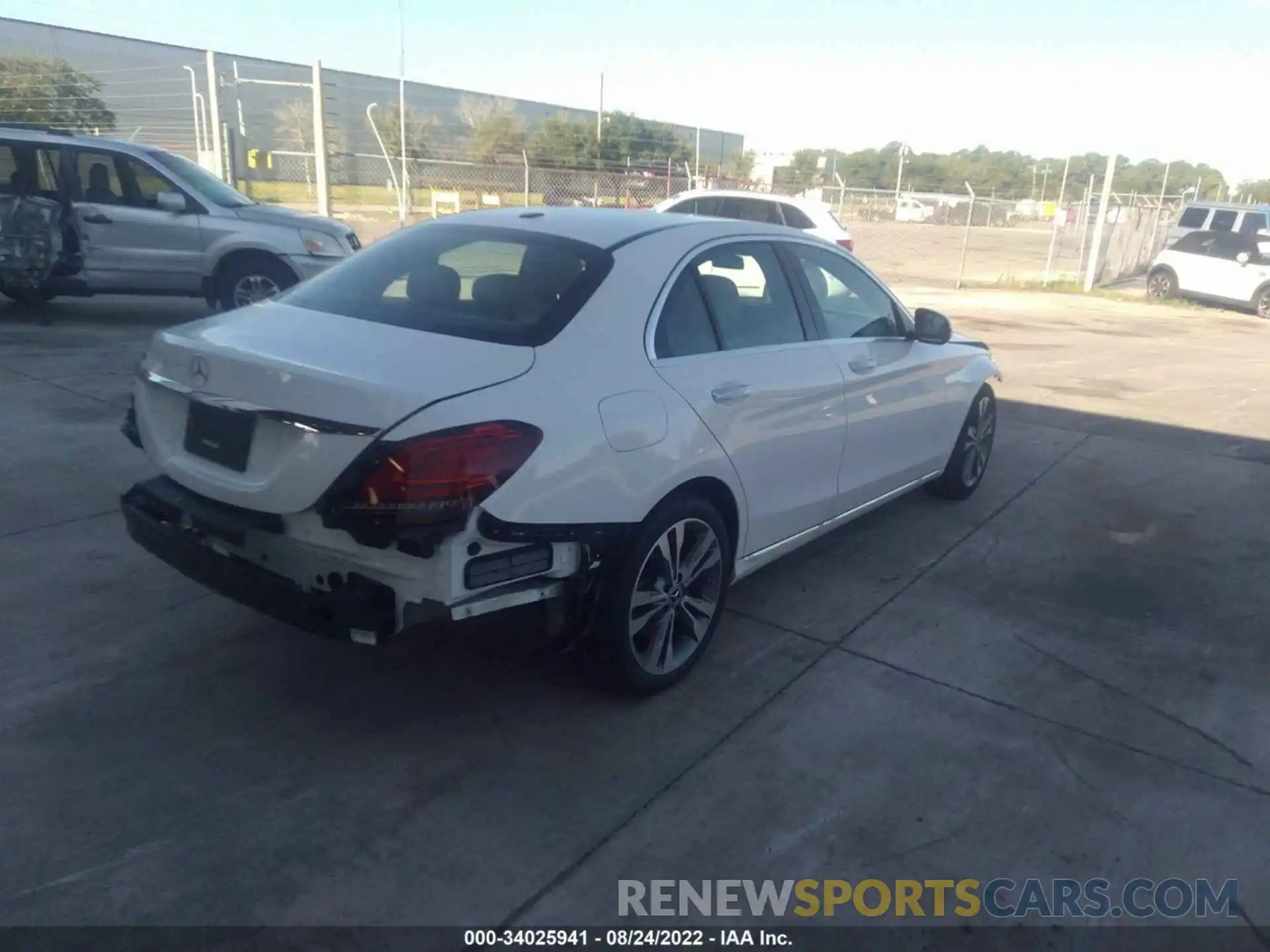 4 Photograph of a damaged car W1KWF8DB9MR611817 MERCEDES-BENZ C-CLASS 2021