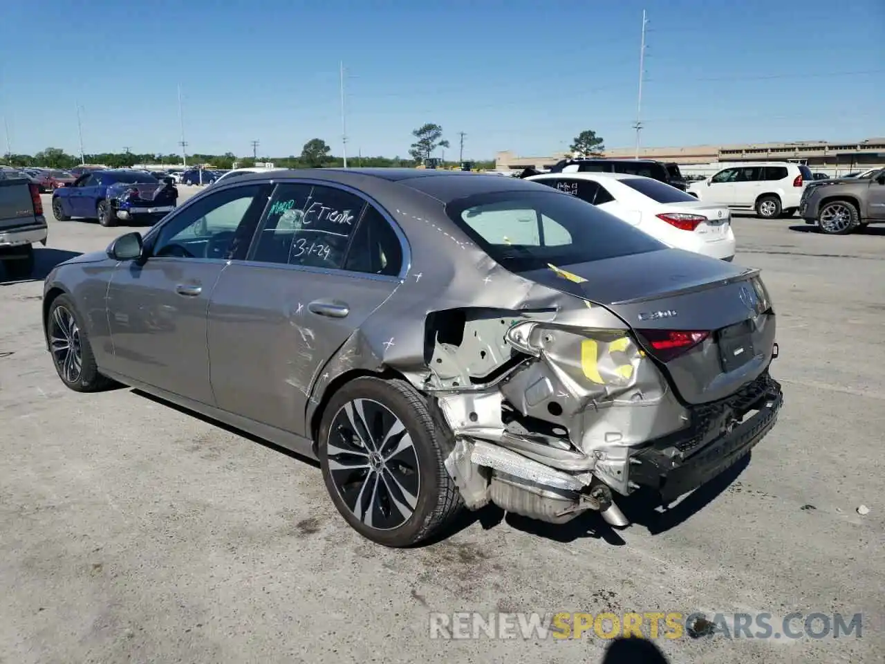 2 Photograph of a damaged car W1KAF4GB2NR045743 MERCEDES-BENZ C-CLASS 2022