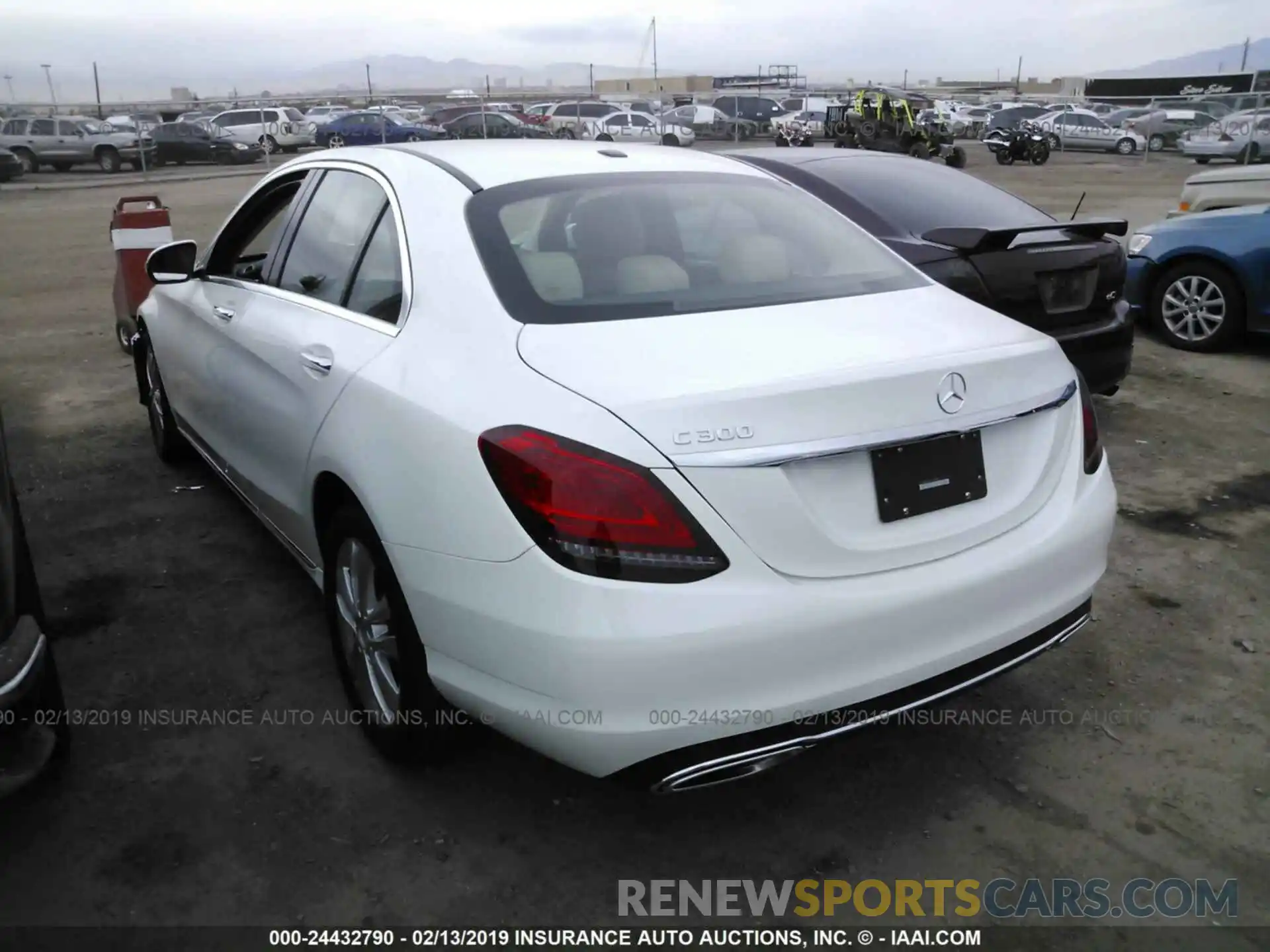 3 Photograph of a damaged car 55SWF8DB2KU299089 MERCEDES-BENZ C300 2019