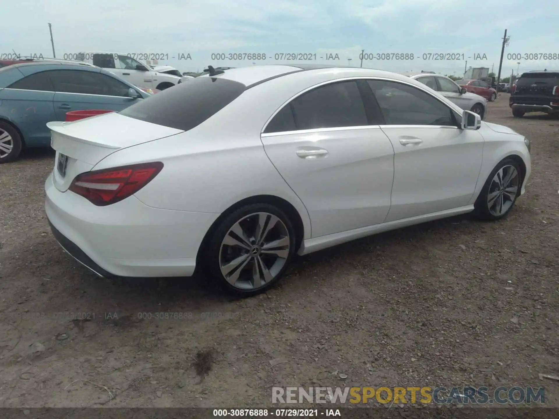 4 Фотография поврежденного автомобиля WDDSJ4EB0KN768242 MERCEDES-BENZ CLA 2019