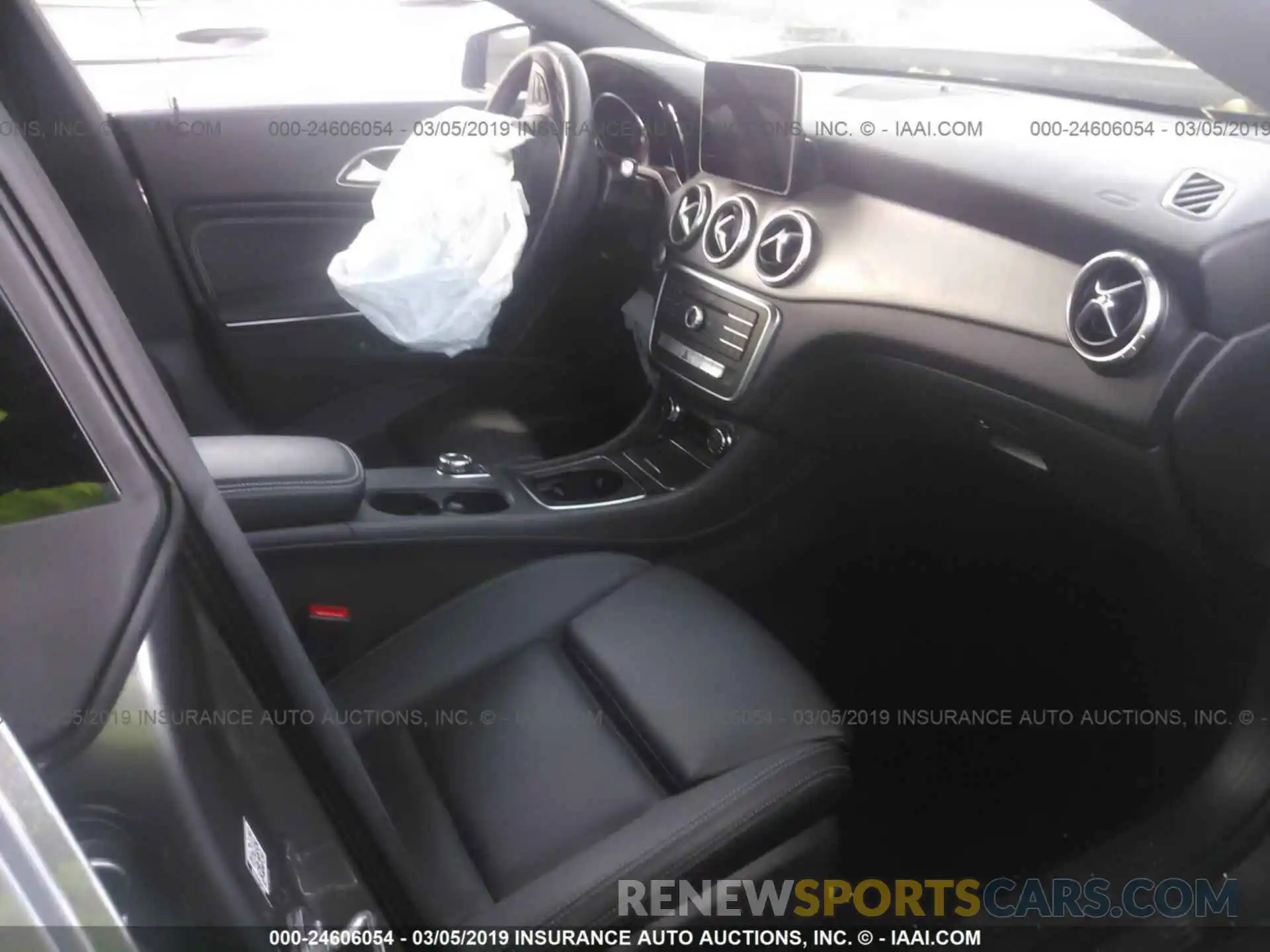 5 Photograph of a damaged car WDDSJ4EB3KN704017 MERCEDES-BENZ CLA 2019