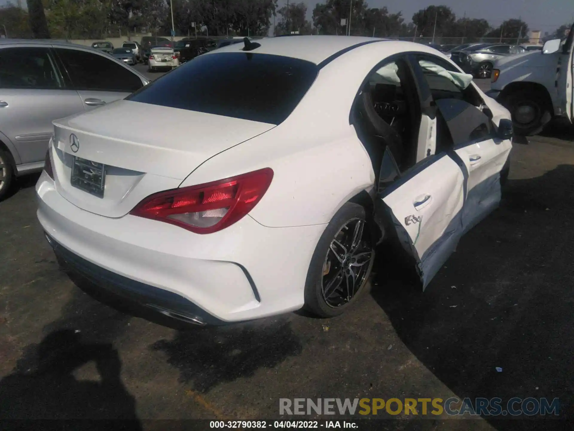 4 Photograph of a damaged car WDDSJ4EB6KN772280 MERCEDES-BENZ CLA 2019