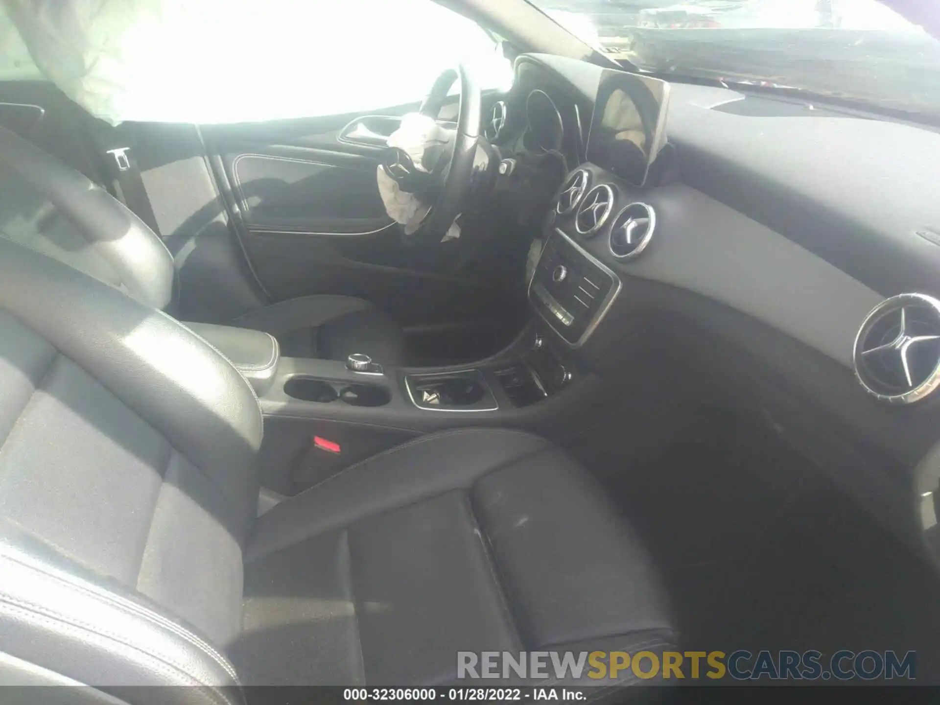 5 Photograph of a damaged car WDDSJ4EBXKN709215 MERCEDES-BENZ CLA 2019