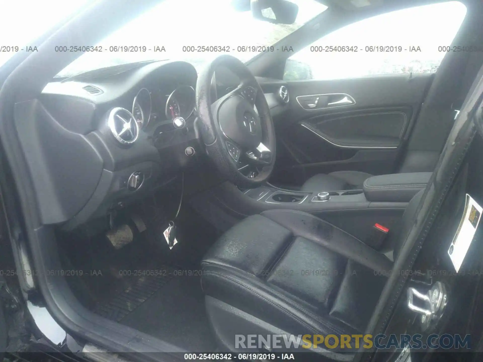 5 Photograph of a damaged car WDDSJ4GB4KN724712 MERCEDES-BENZ CLA 2019