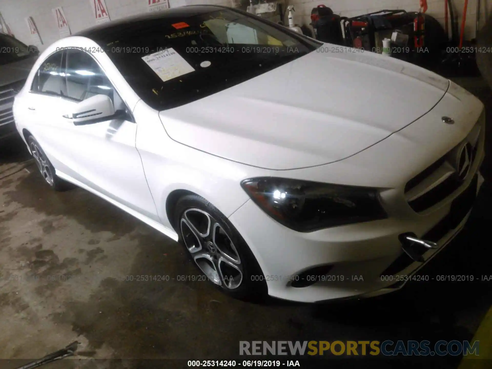 1 Фотография поврежденного автомобиля WDDSJ4GB6KN723352 MERCEDES-BENZ CLA 2019