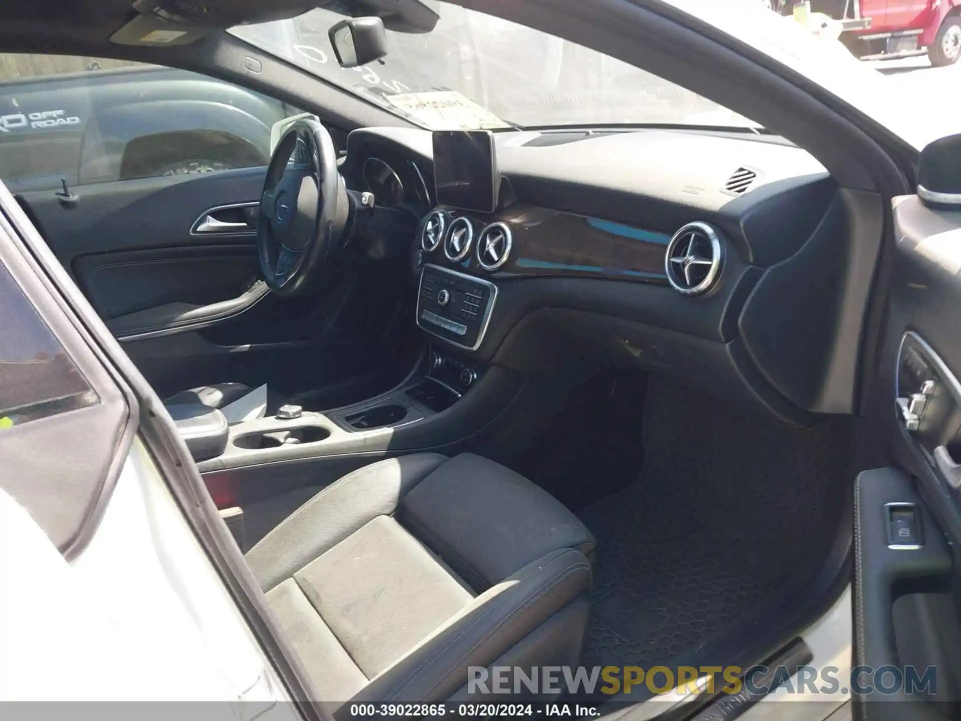 5 Photograph of a damaged car WDDSJ4GB6KN722640 MERCEDES-BENZ CLA 250 2019