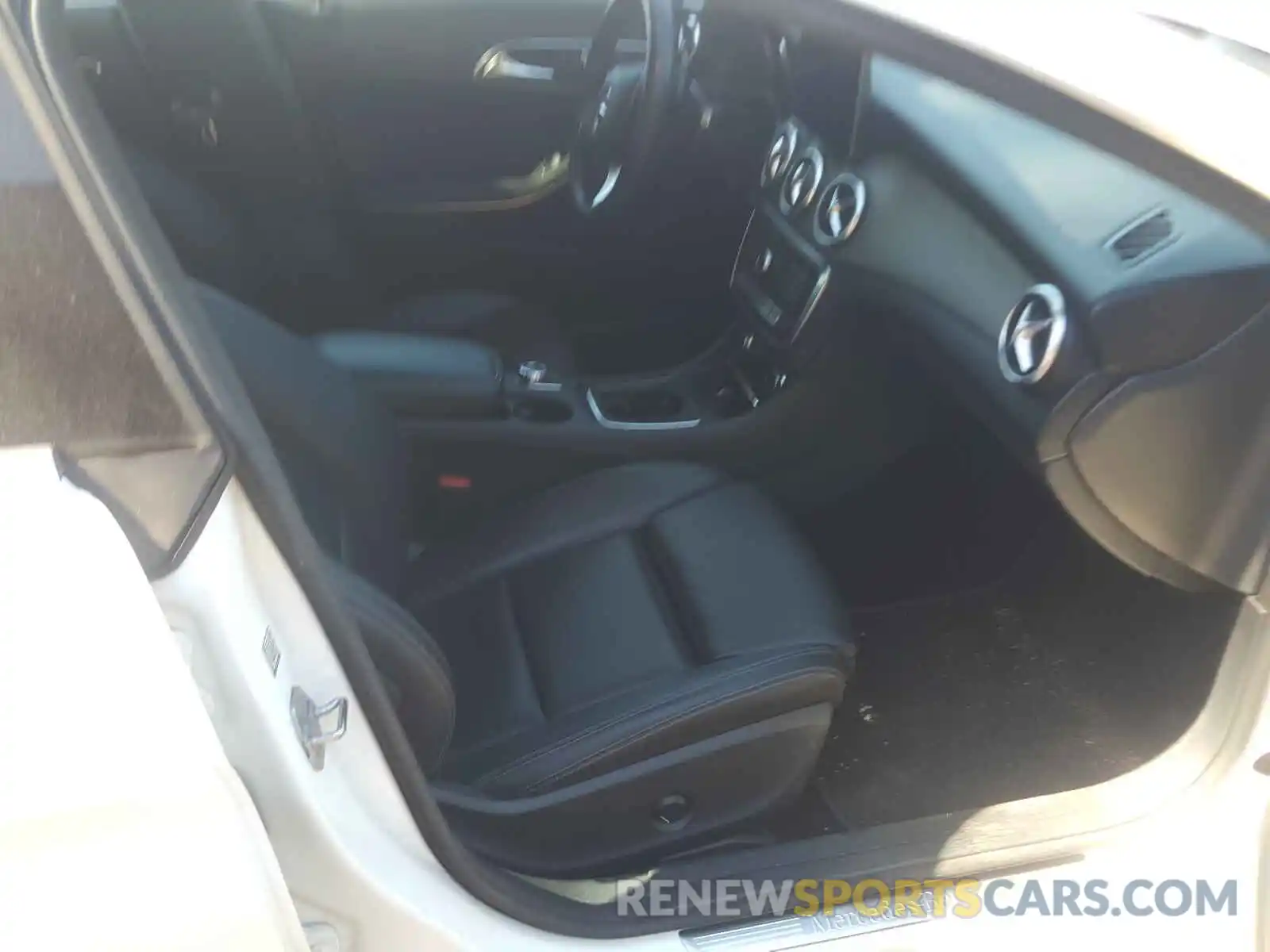 5 Photograph of a damaged car WDDSJ4EB9KN739838 MERCEDES-BENZ CLA-CLASS 2019