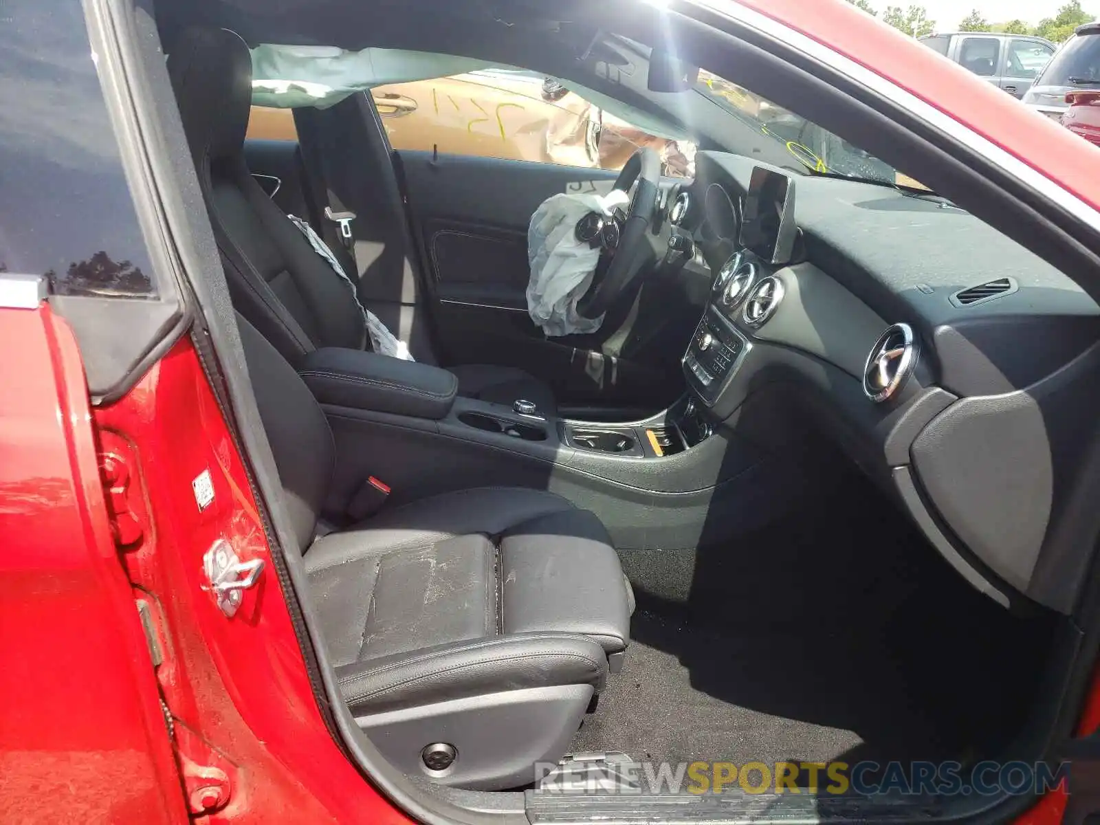 5 Photograph of a damaged car WDDSJ4GB0KN758677 MERCEDES-BENZ CLA-CLASS 2019