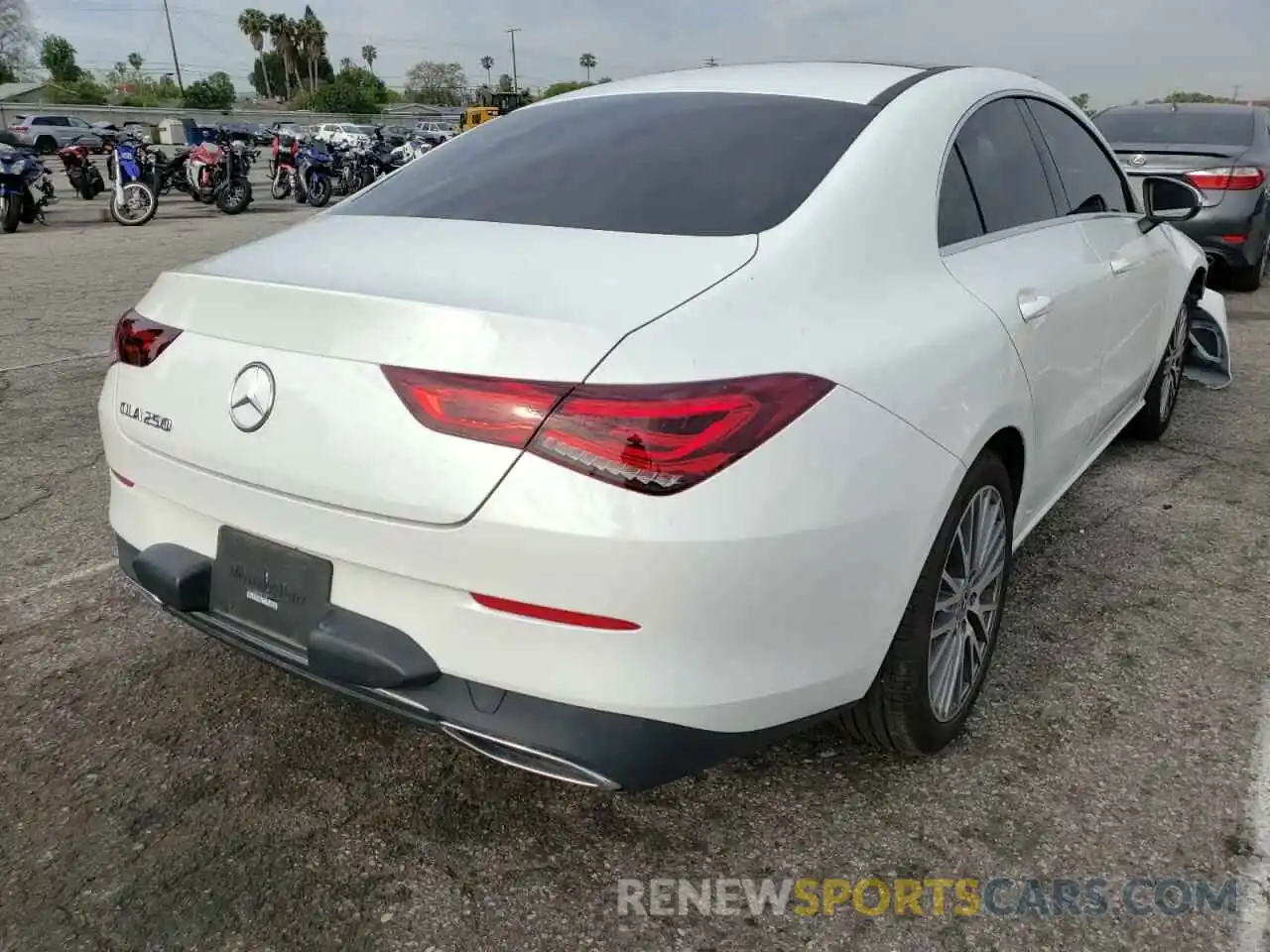 4 Фотография поврежденного автомобиля W1K5J4GB8LN097074 MERCEDES-BENZ CLA-CLASS 2020