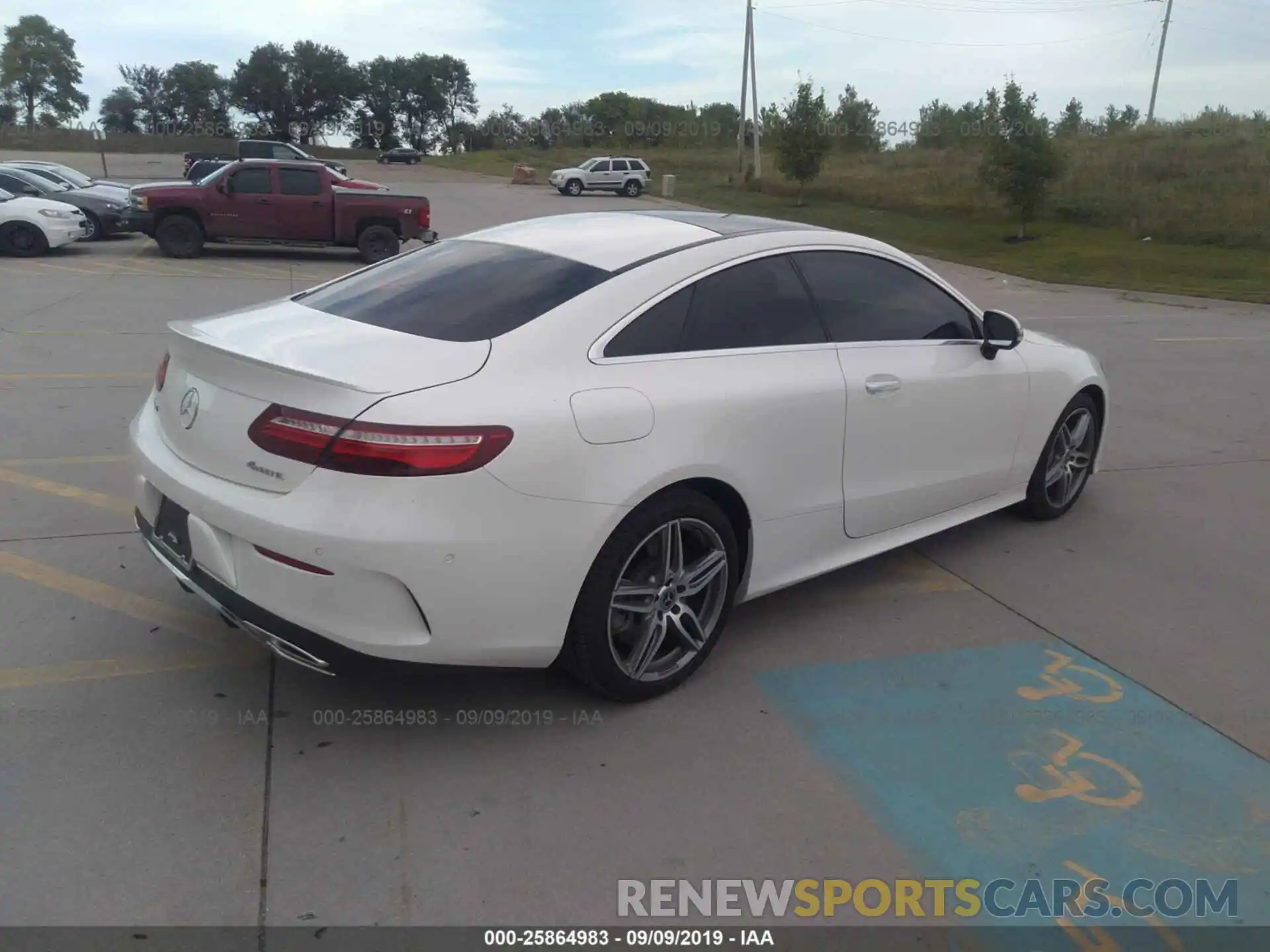 4 Photograph of a damaged car WDD1J6JB3KF075544 MERCEDES-BENZ E 2019