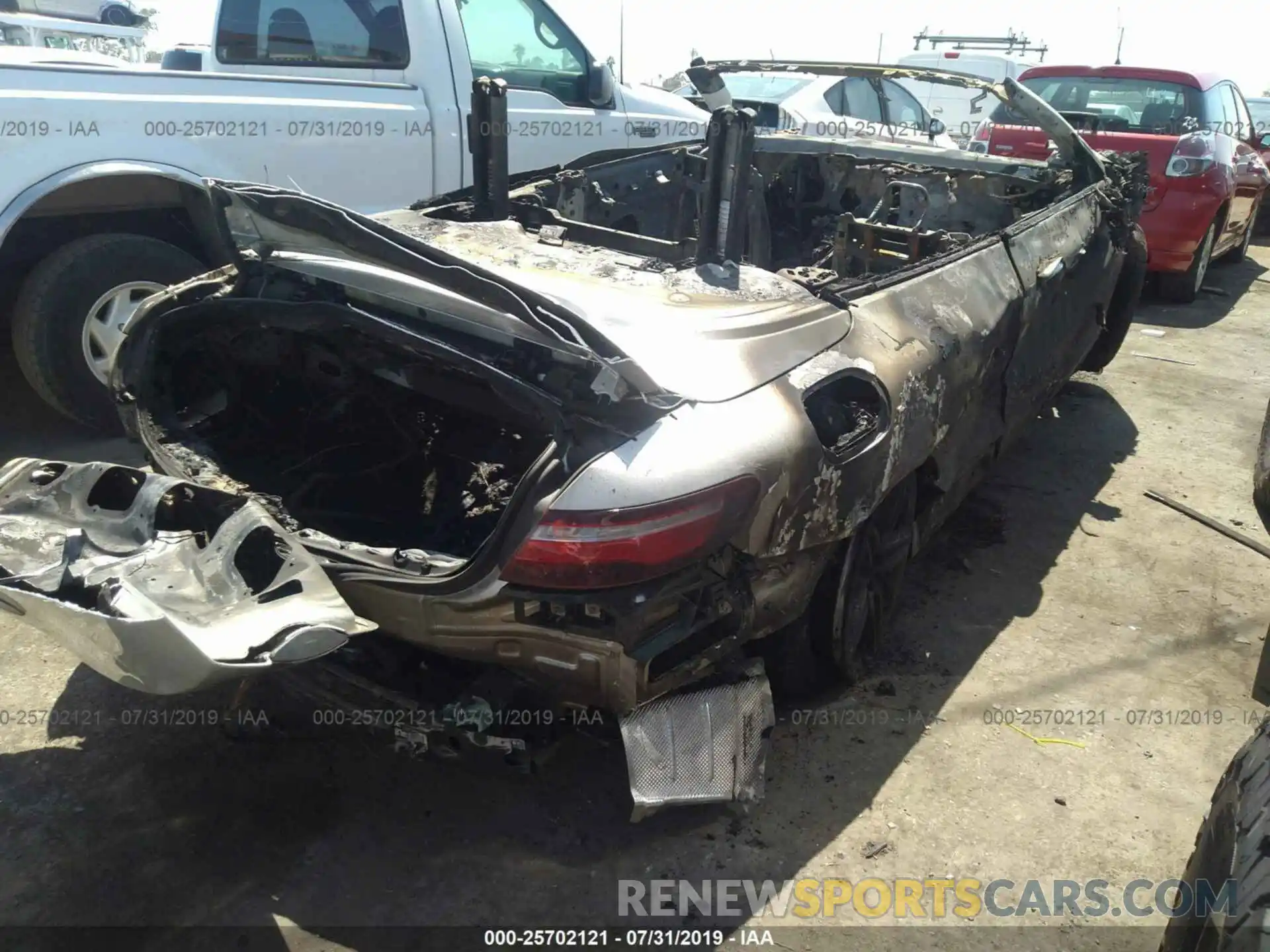 4 Photograph of a damaged car WDD1K6HB6KF113285 MERCEDES-BENZ E 2019