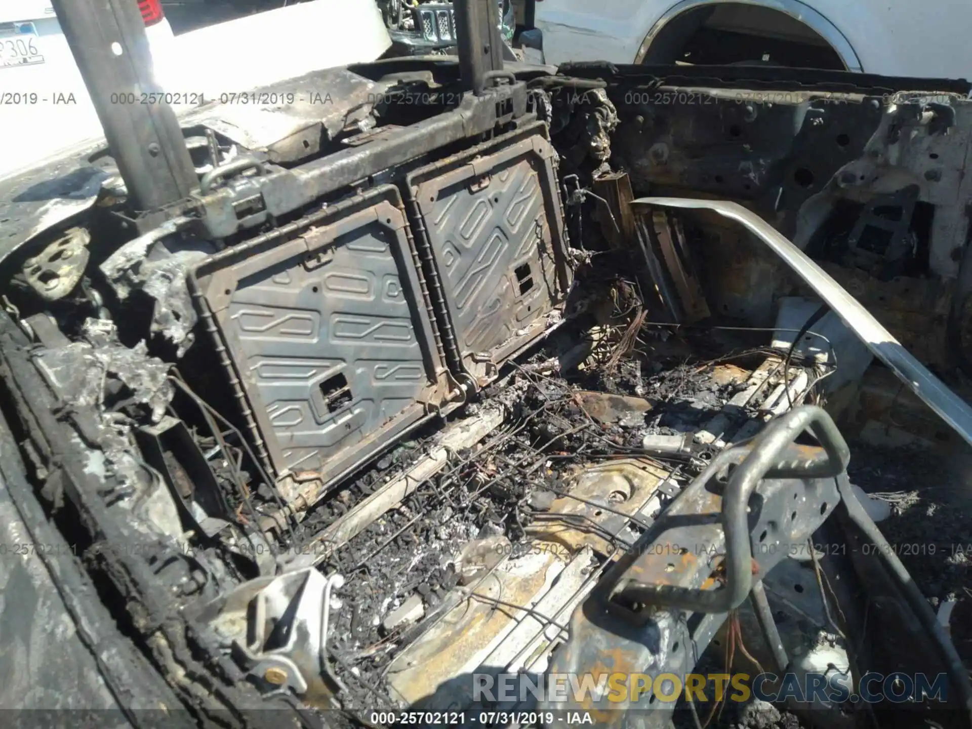 8 Photograph of a damaged car WDD1K6HB6KF113285 MERCEDES-BENZ E 2019