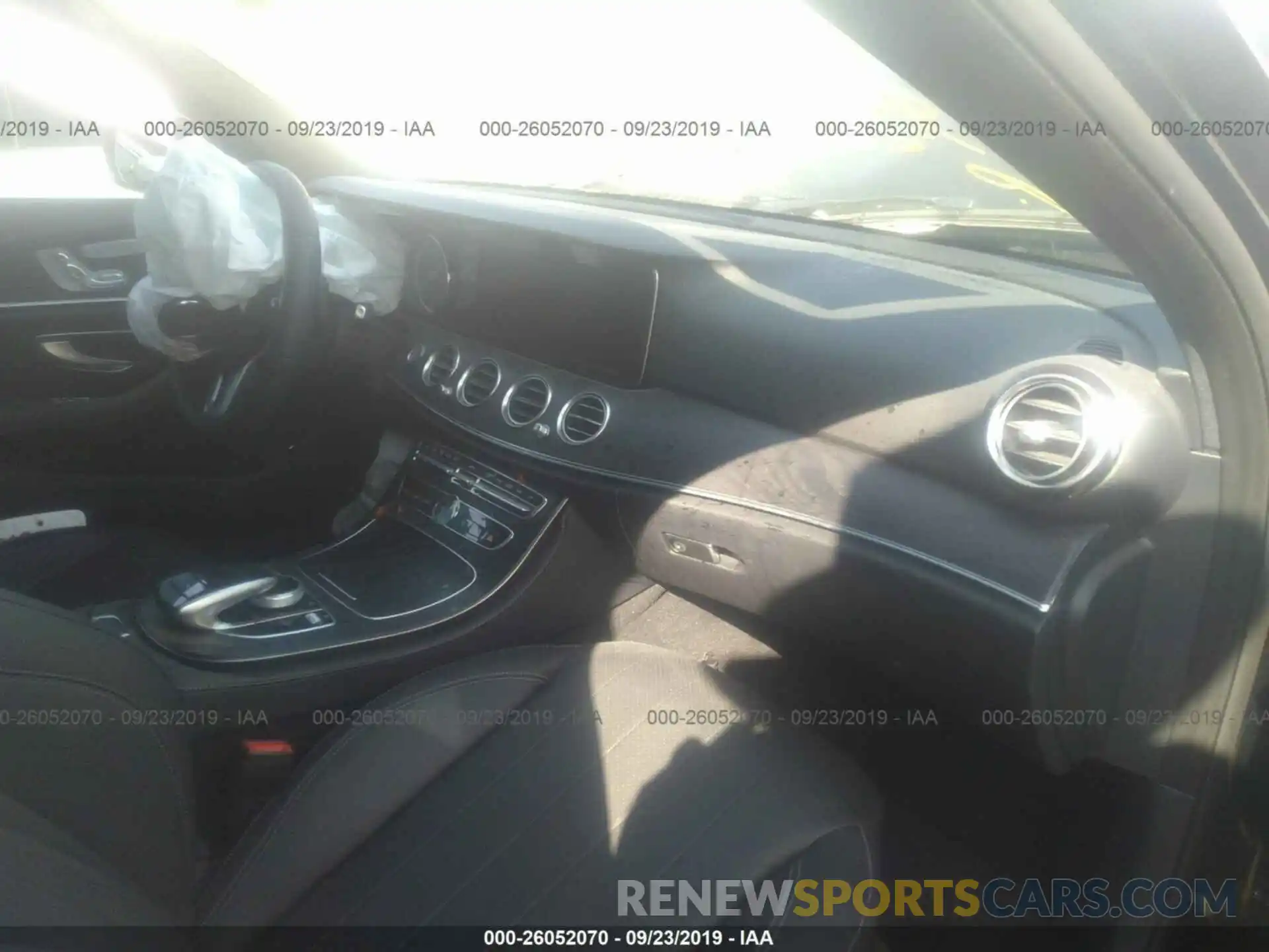 5 Photograph of a damaged car WDDZF4JB0KA580821 MERCEDES-BENZ E 2019