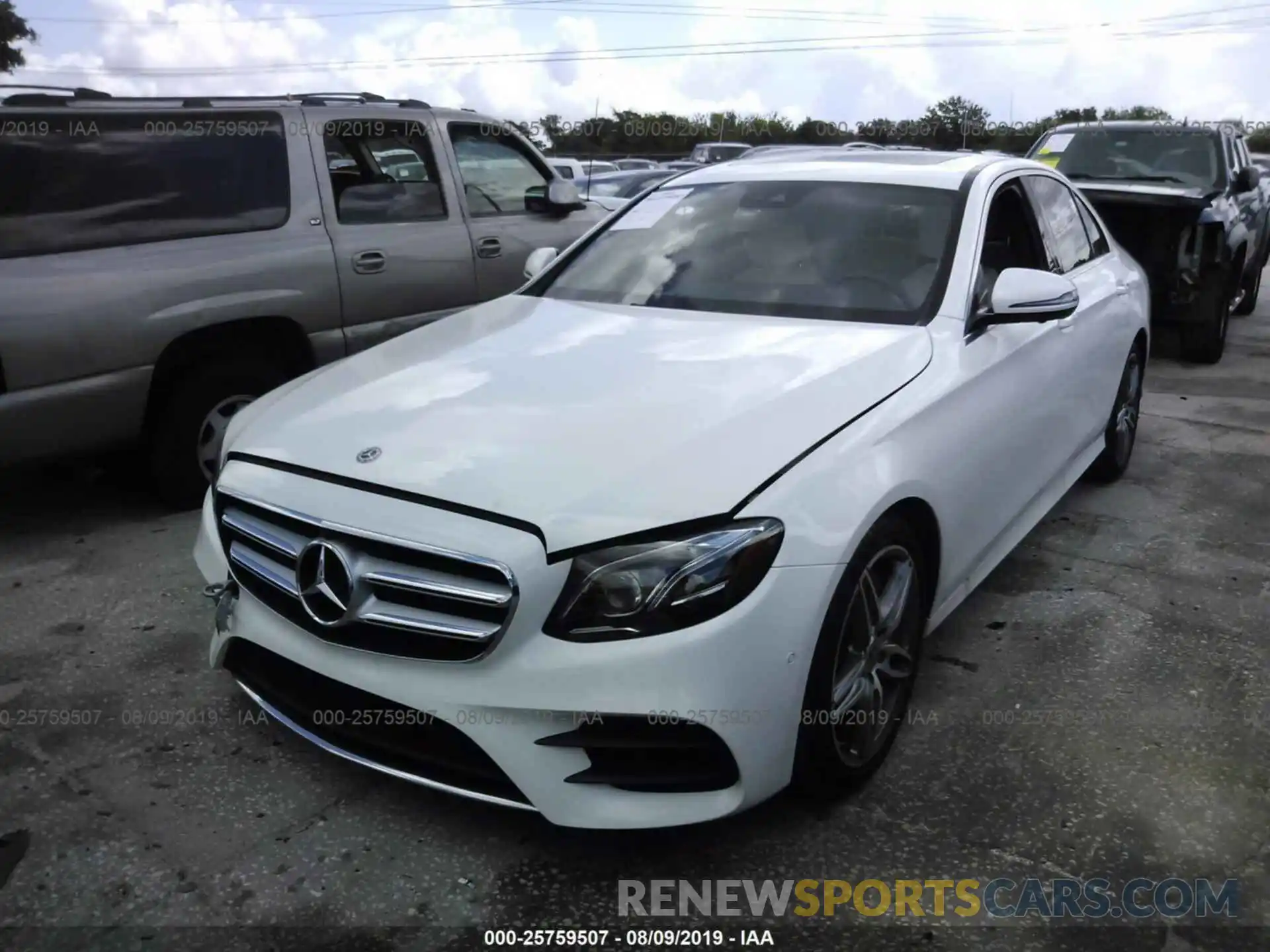 2 Photograph of a damaged car WDDZF4JB0KA616913 MERCEDES-BENZ E 2019