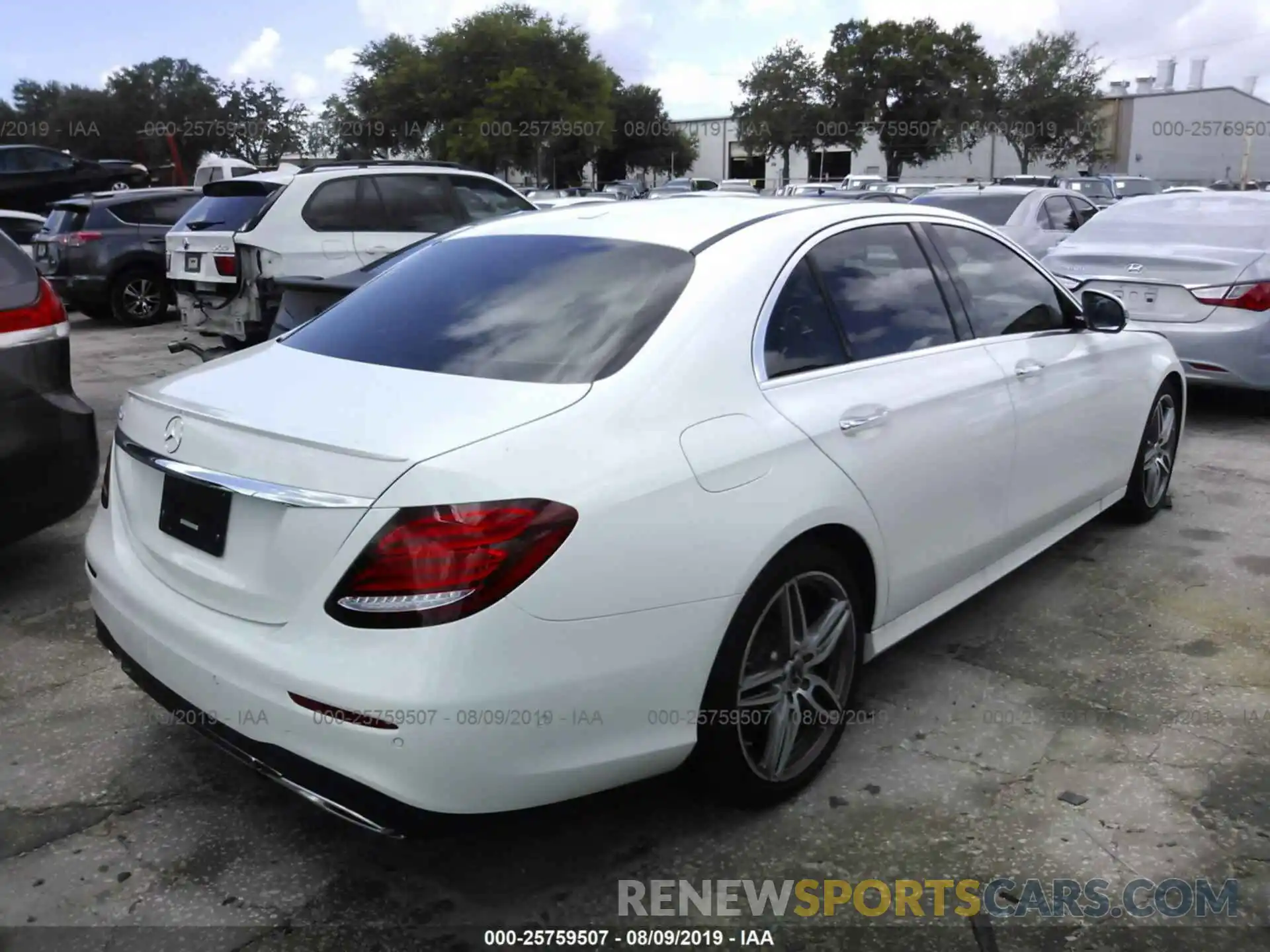 4 Photograph of a damaged car WDDZF4JB0KA616913 MERCEDES-BENZ E 2019