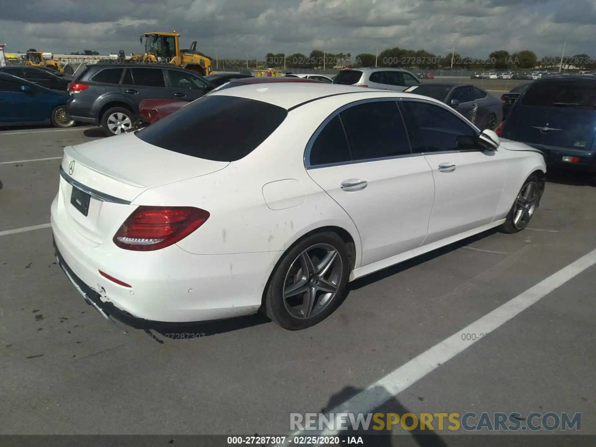 4 Photograph of a damaged car WDDZF4JB2KA516604 MERCEDES-BENZ E 2019