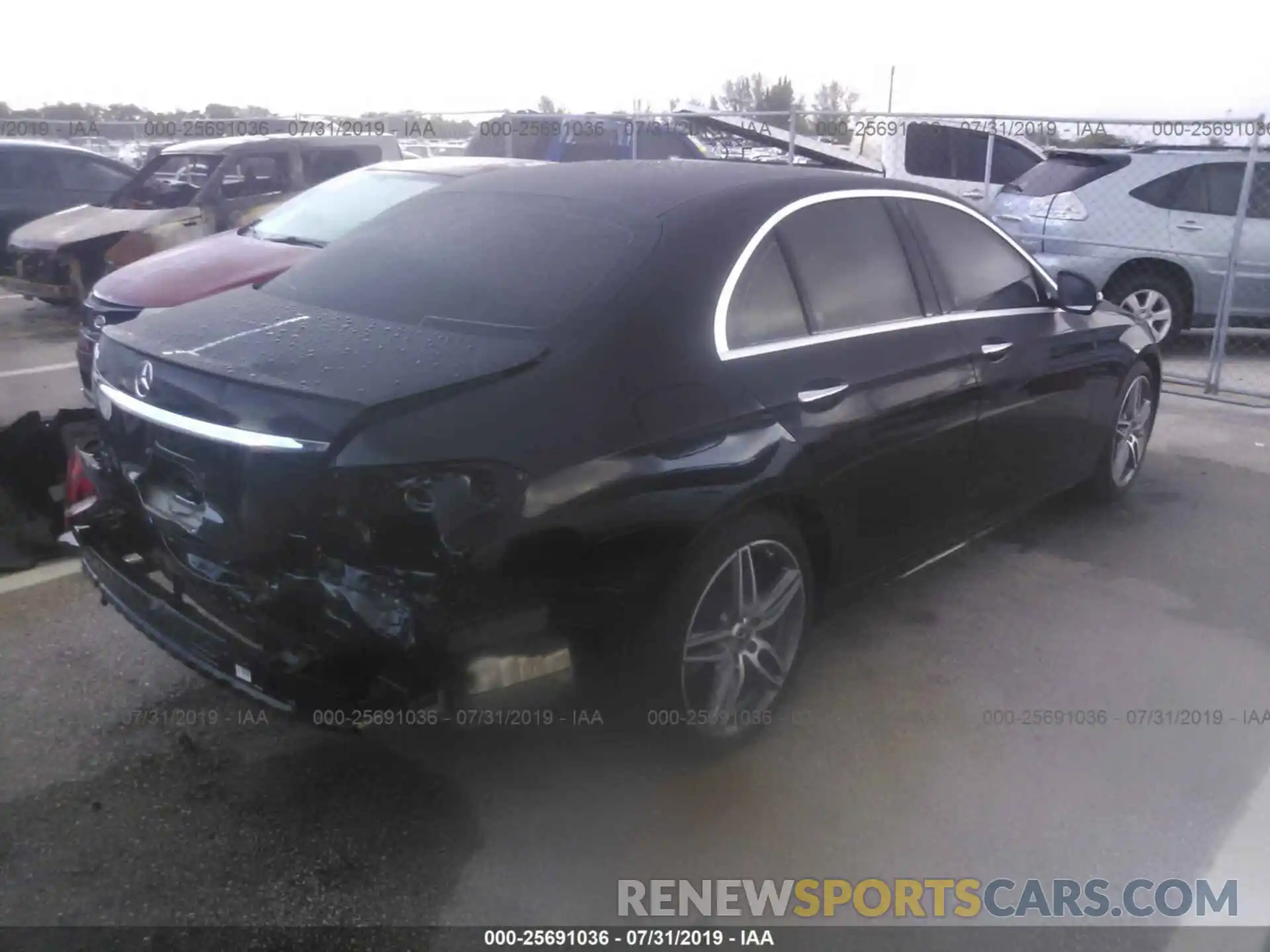 4 Photograph of a damaged car WDDZF4JB3KA492961 MERCEDES-BENZ E 2019