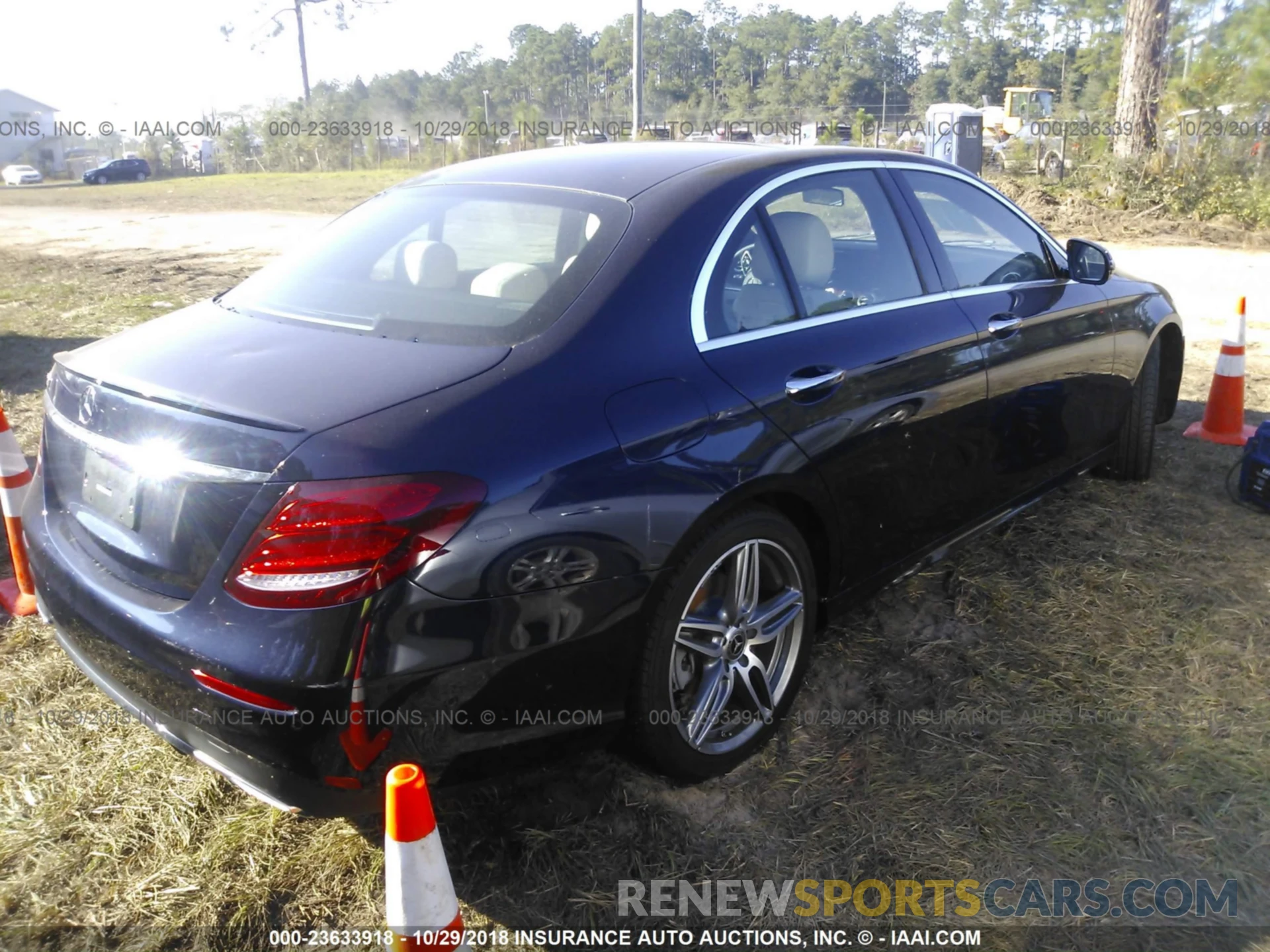 4 Photograph of a damaged car WDDZF4JB4KA500596 MERCEDES-BENZ E 2019