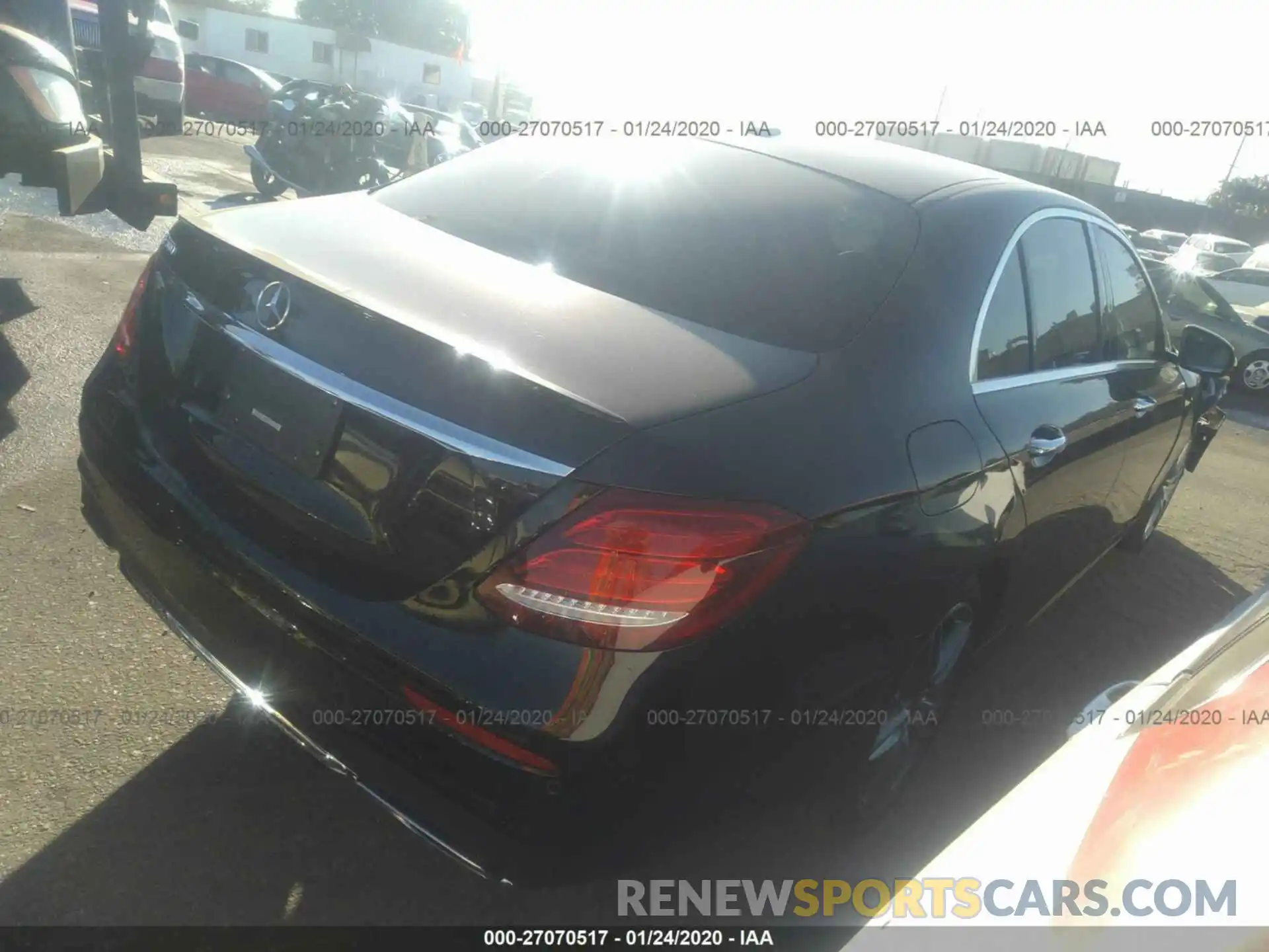 4 Photograph of a damaged car WDDZF4JB5KA527130 MERCEDES-BENZ E 2019