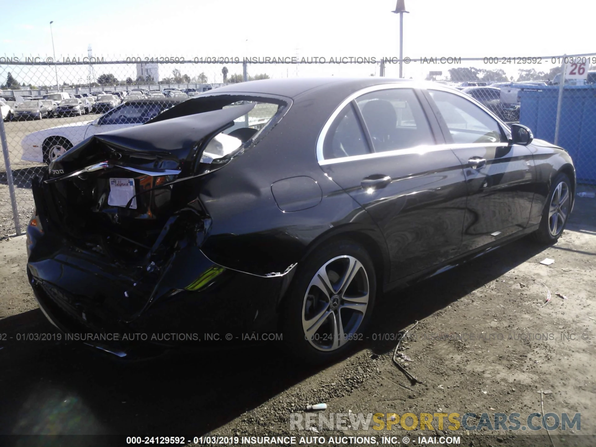 4 Photograph of a damaged car WDDZF4JB5KA561424 MERCEDES-BENZ E 2019