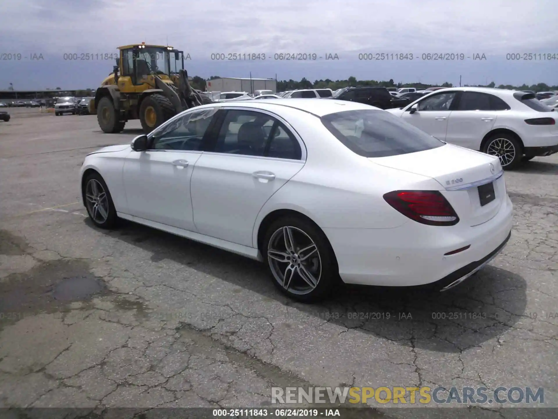 3 Photograph of a damaged car WDDZF4JB8KA634592 MERCEDES-BENZ E 2019