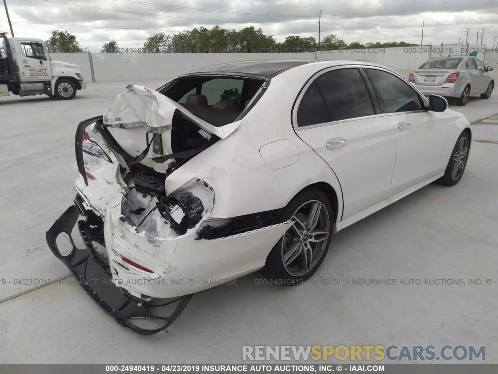 4 Photograph of a damaged car WDDZF4JB9KA526546 MERCEDES-BENZ E 2019