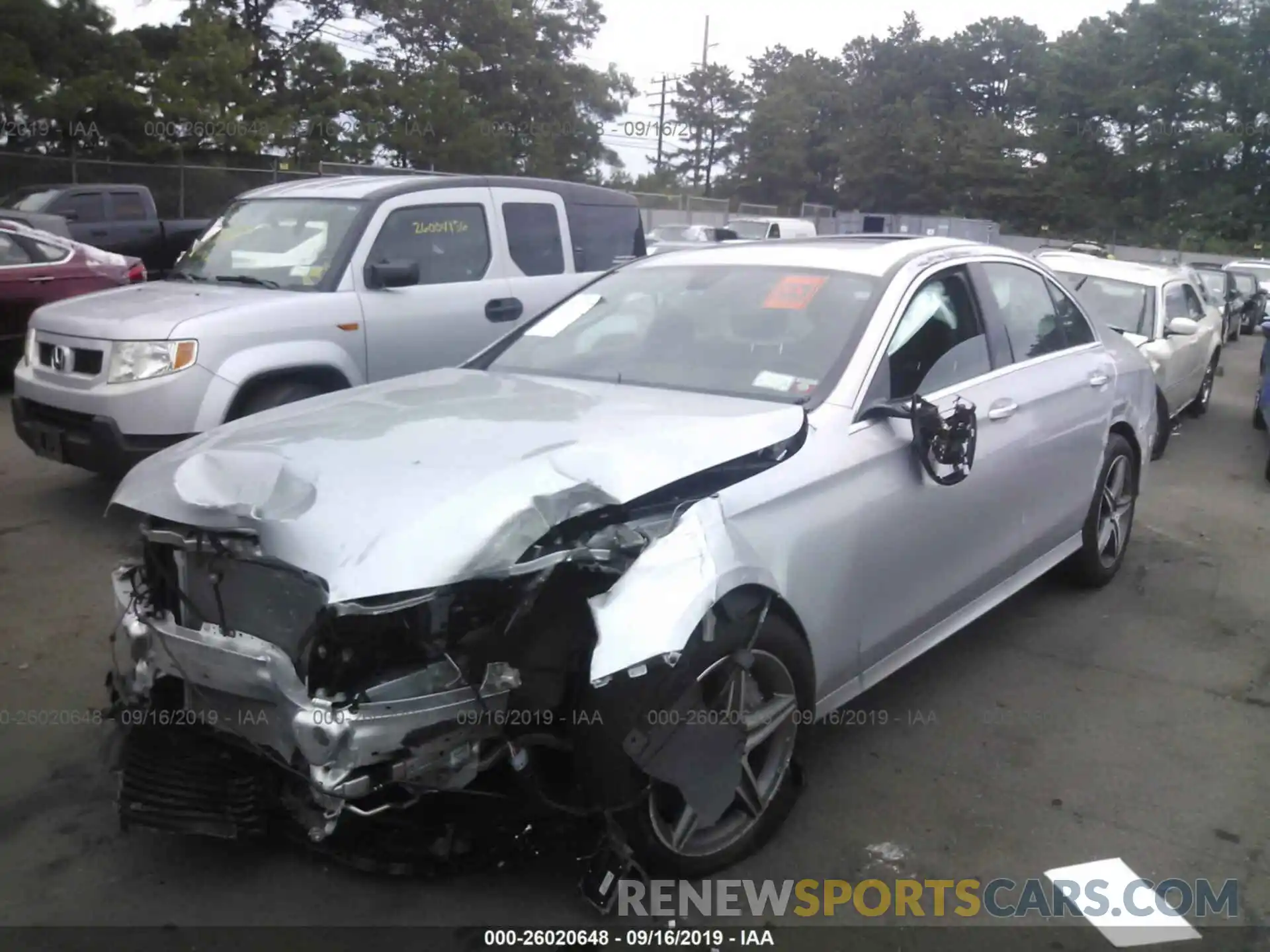 2 Photograph of a damaged car WDDZF4KB3KA518585 MERCEDES-BENZ E 2019