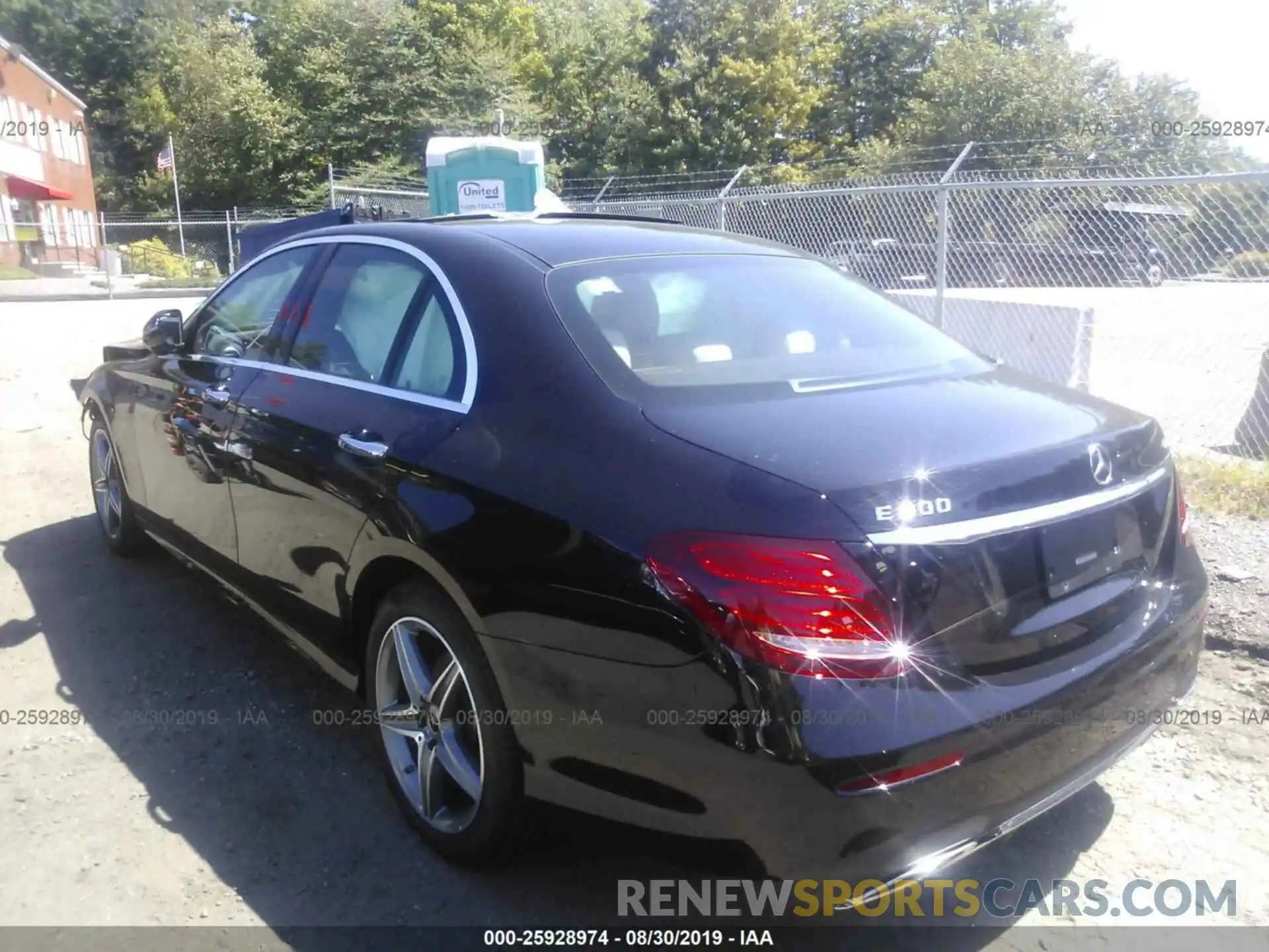 3 Photograph of a damaged car WDDZF4KB3KA667952 MERCEDES-BENZ E 2019