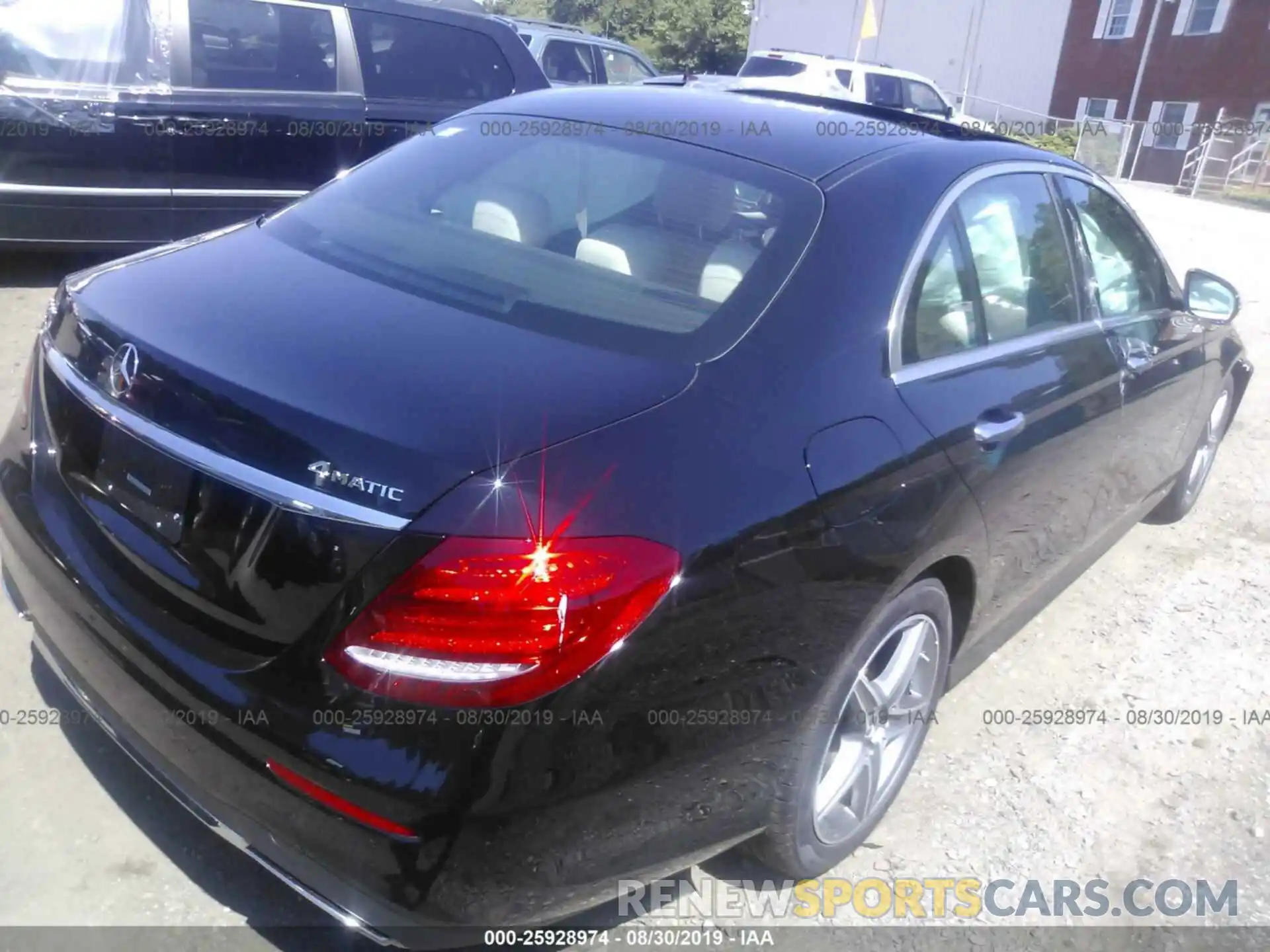 4 Photograph of a damaged car WDDZF4KB3KA667952 MERCEDES-BENZ E 2019