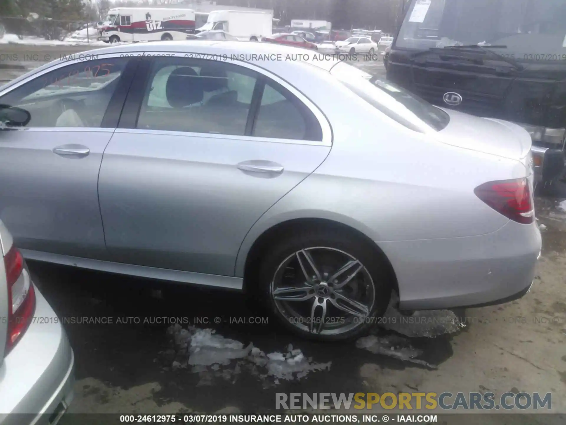 3 Photograph of a damaged car WDDZF4KB5KA571708 MERCEDES-BENZ E 2019