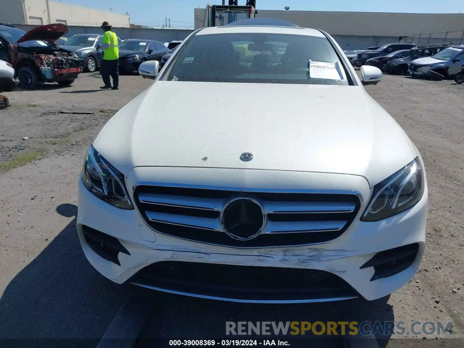 12 Photograph of a damaged car WDDZF4JB0KA679994 MERCEDES-BENZ E 300 2019