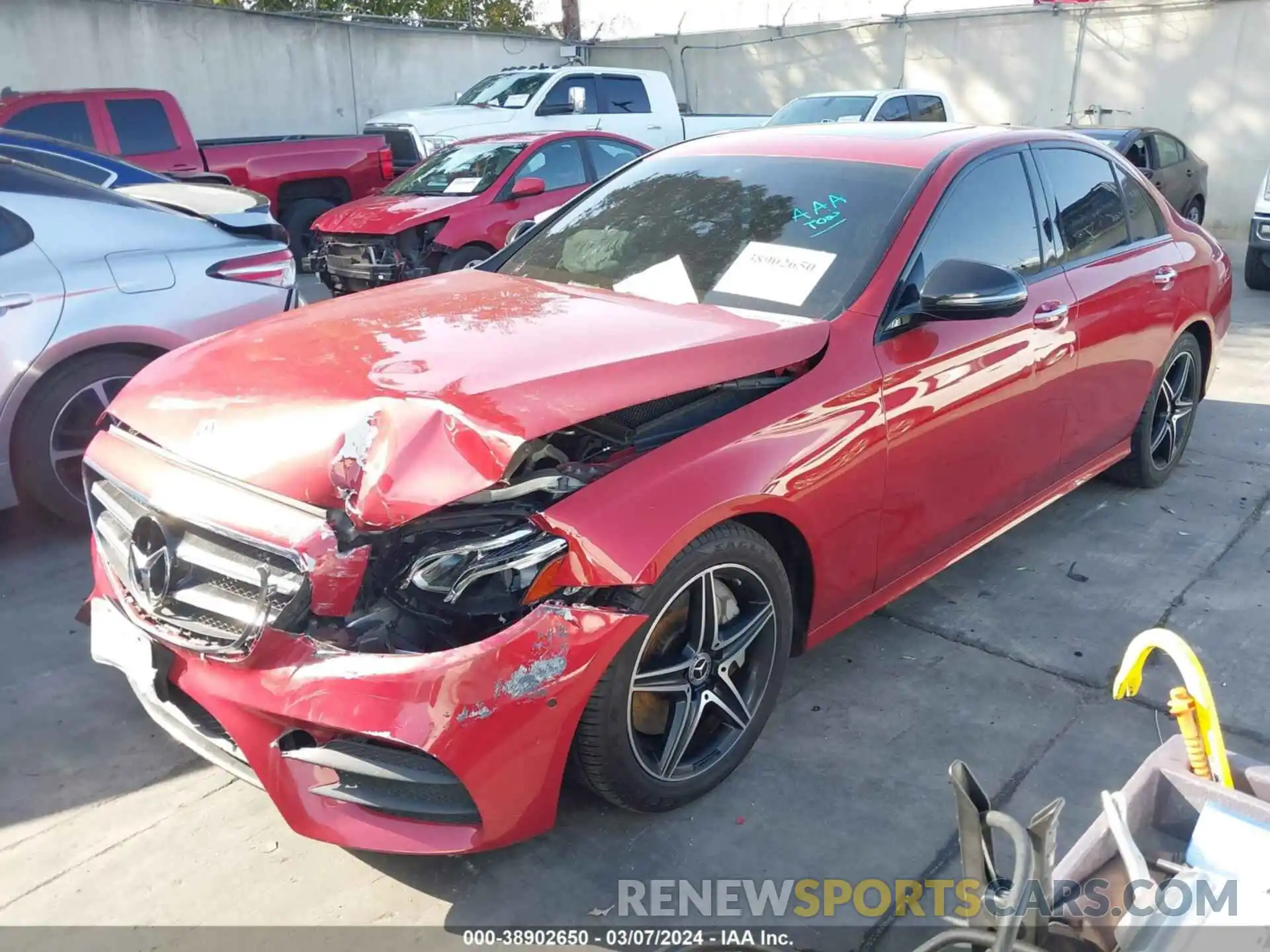 2 Photograph of a damaged car WDDZF4JB1KA525892 MERCEDES-BENZ E 300 2019