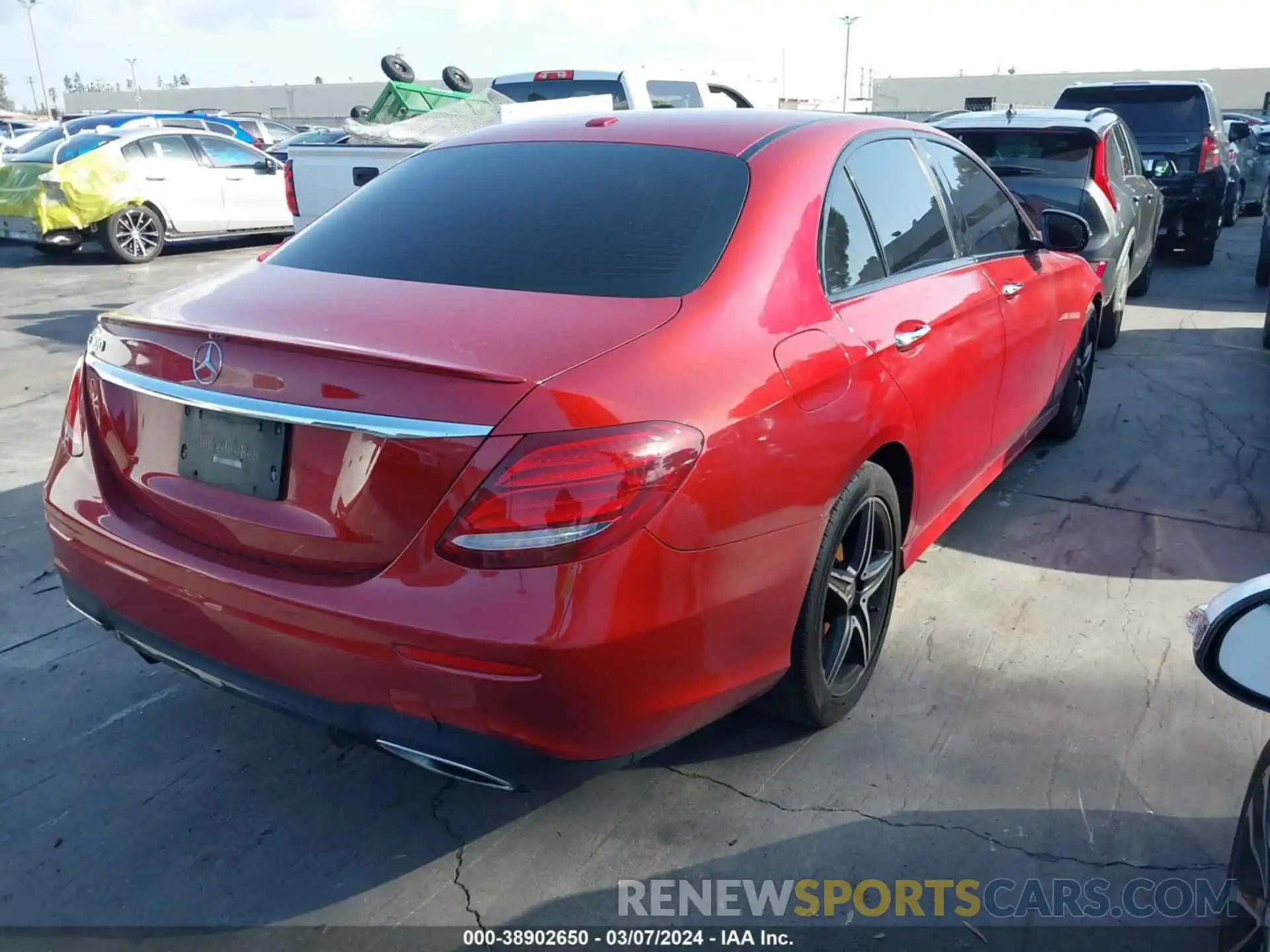 4 Photograph of a damaged car WDDZF4JB1KA525892 MERCEDES-BENZ E 300 2019