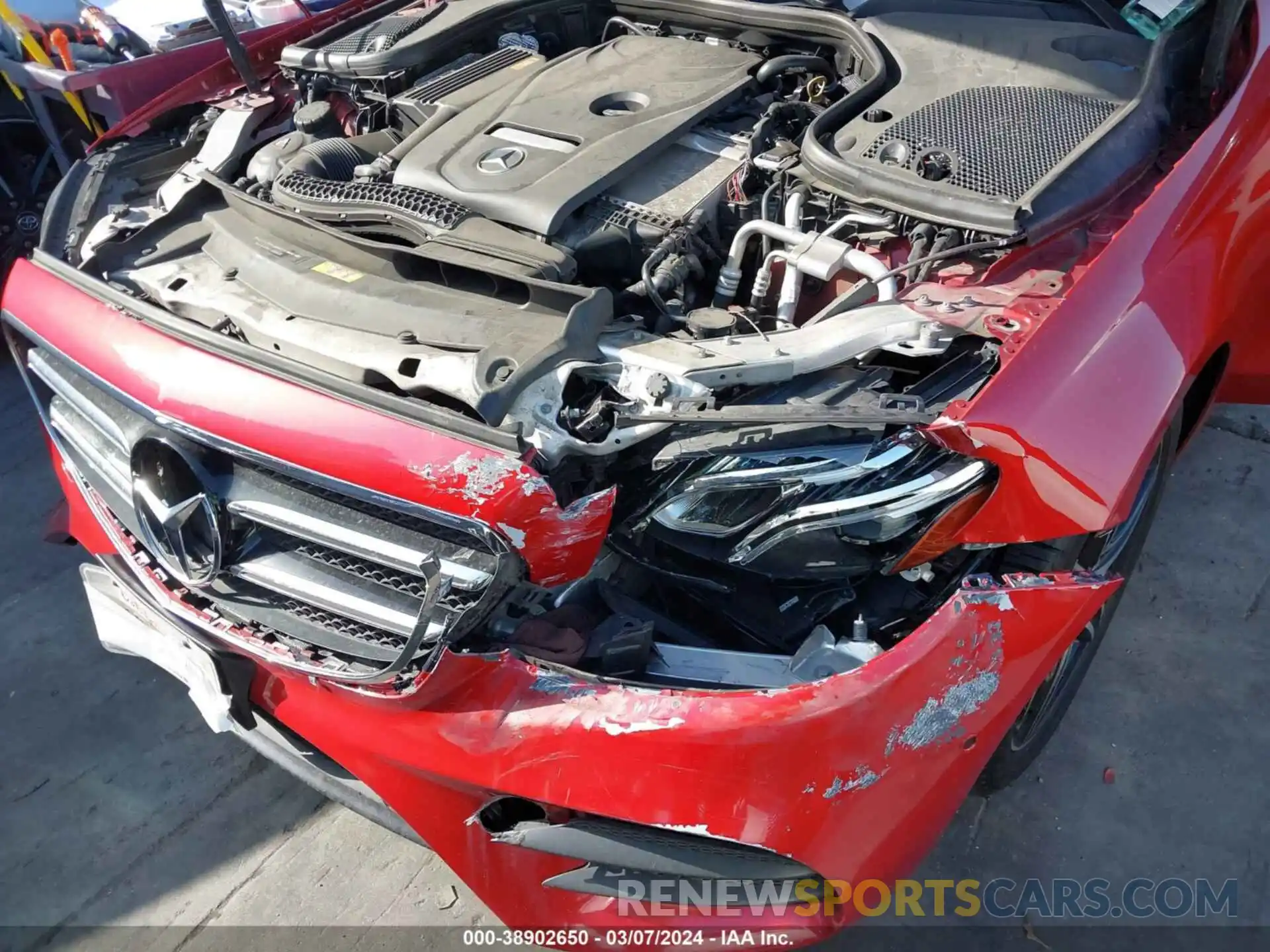 6 Photograph of a damaged car WDDZF4JB1KA525892 MERCEDES-BENZ E 300 2019