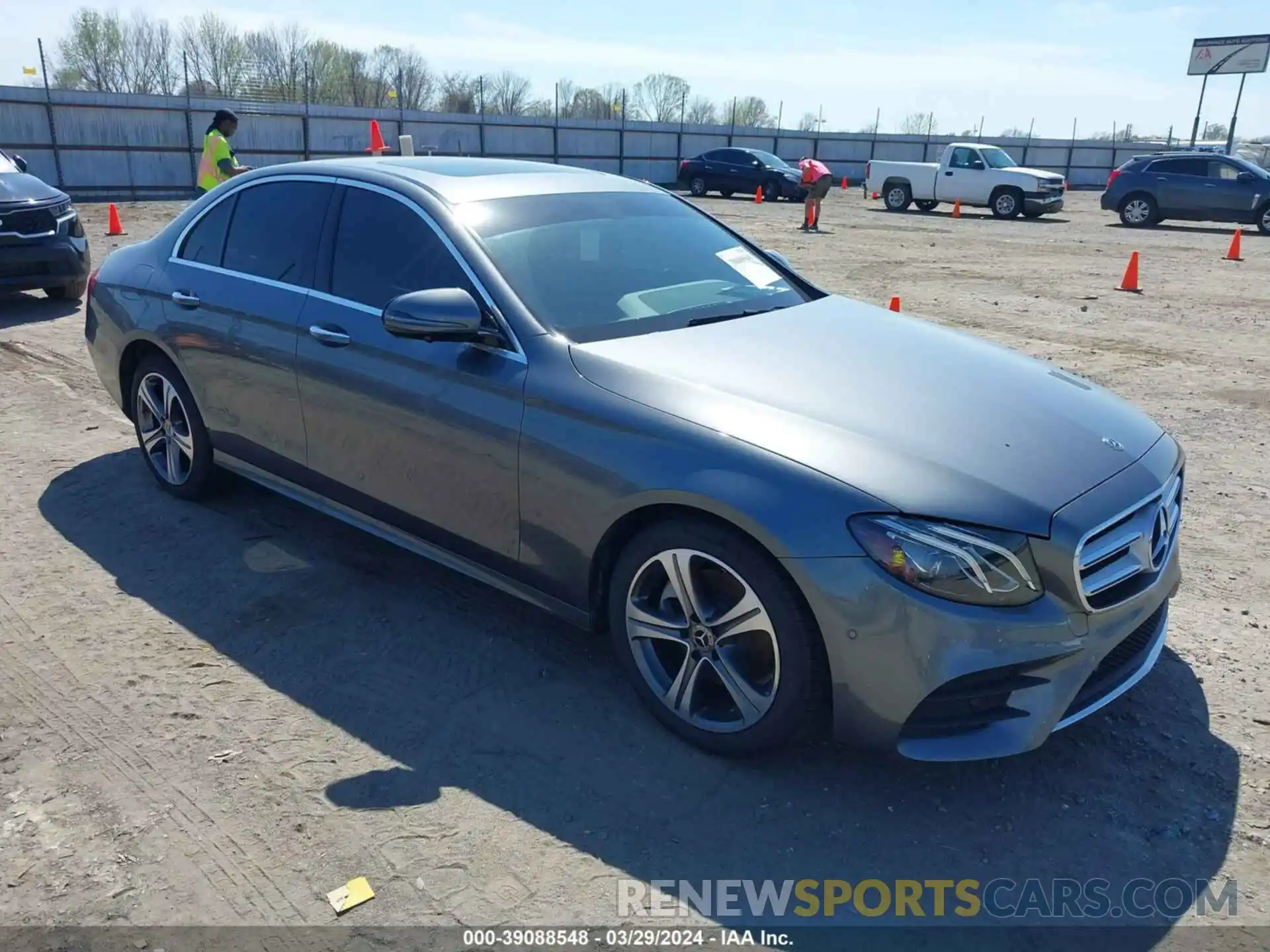 1 Photograph of a damaged car WDDZF4JB1KA647376 MERCEDES-BENZ E 300 2019