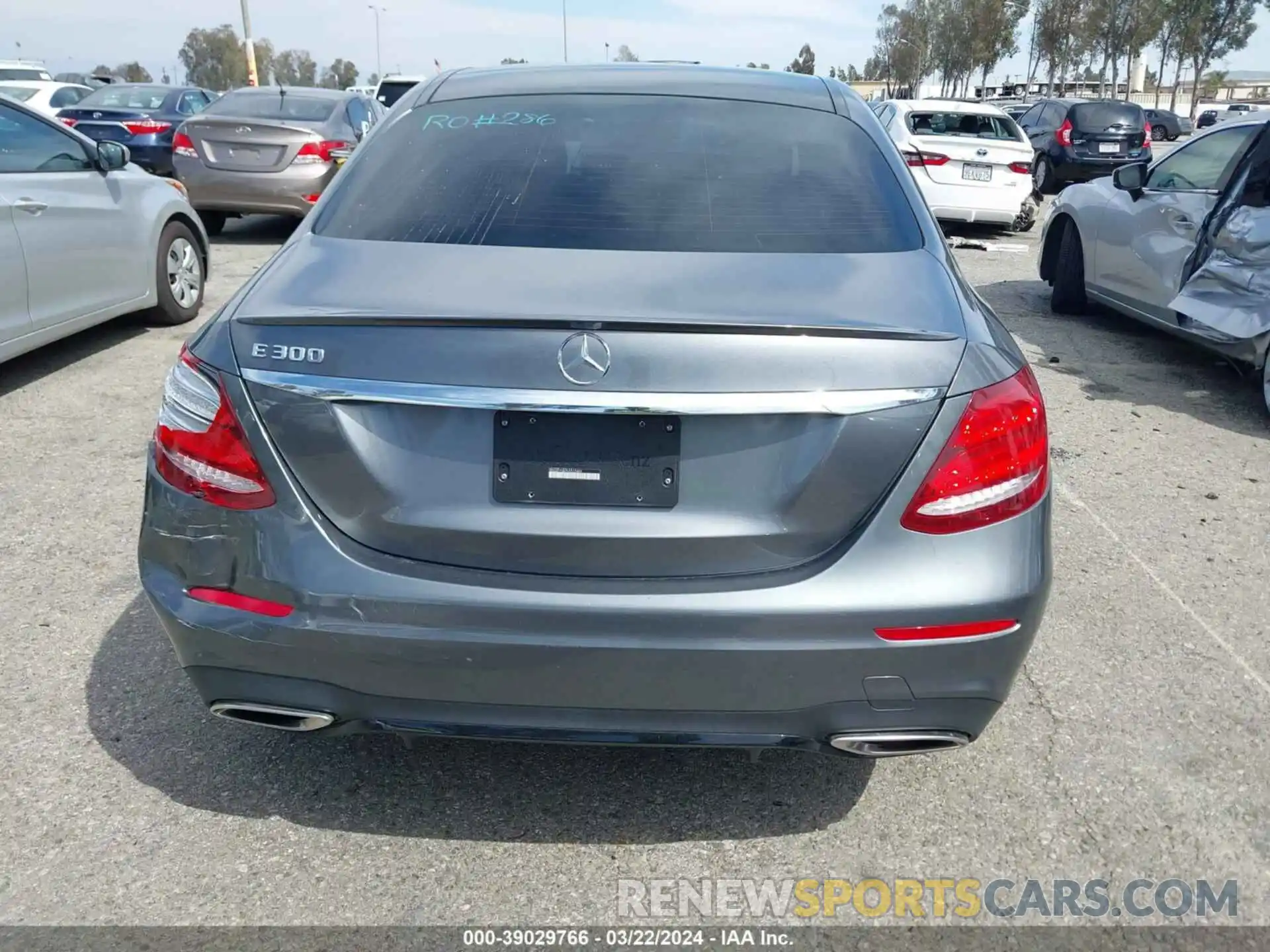 17 Photograph of a damaged car WDDZF4JB7KA513469 MERCEDES-BENZ E 300 2019