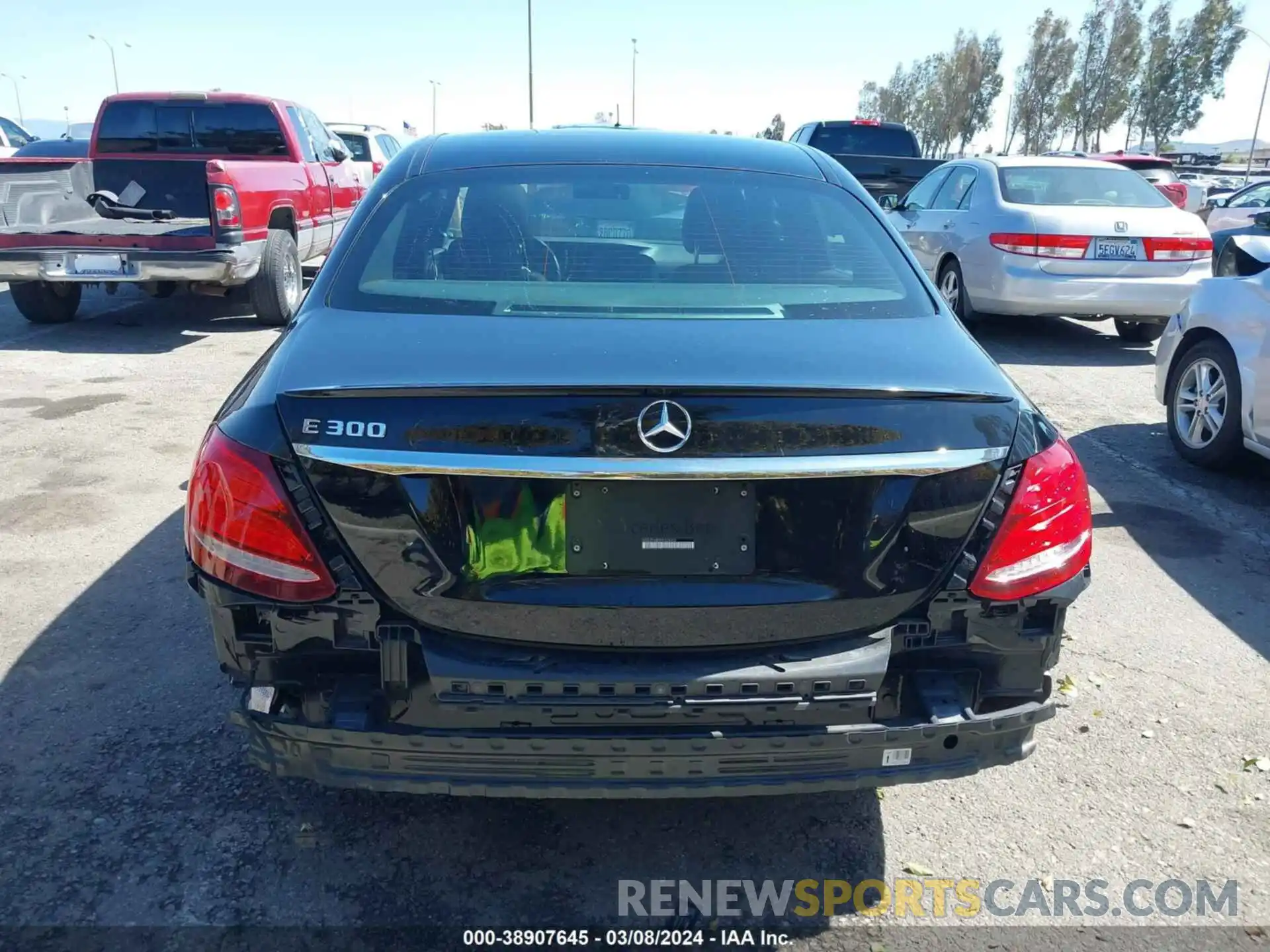 17 Photograph of a damaged car WDDZF4JB9KA528202 MERCEDES-BENZ E 300 2019