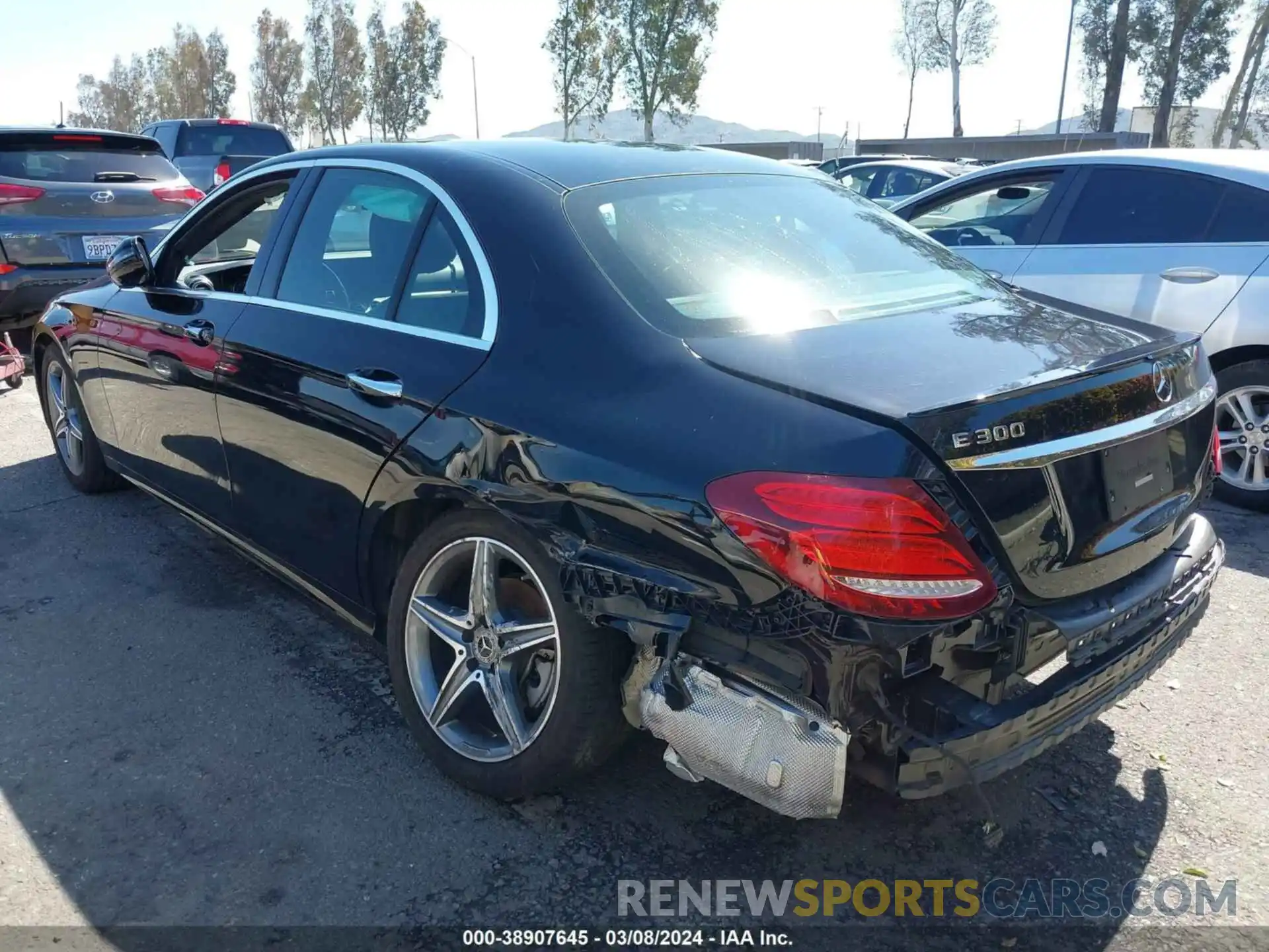 3 Photograph of a damaged car WDDZF4JB9KA528202 MERCEDES-BENZ E 300 2019